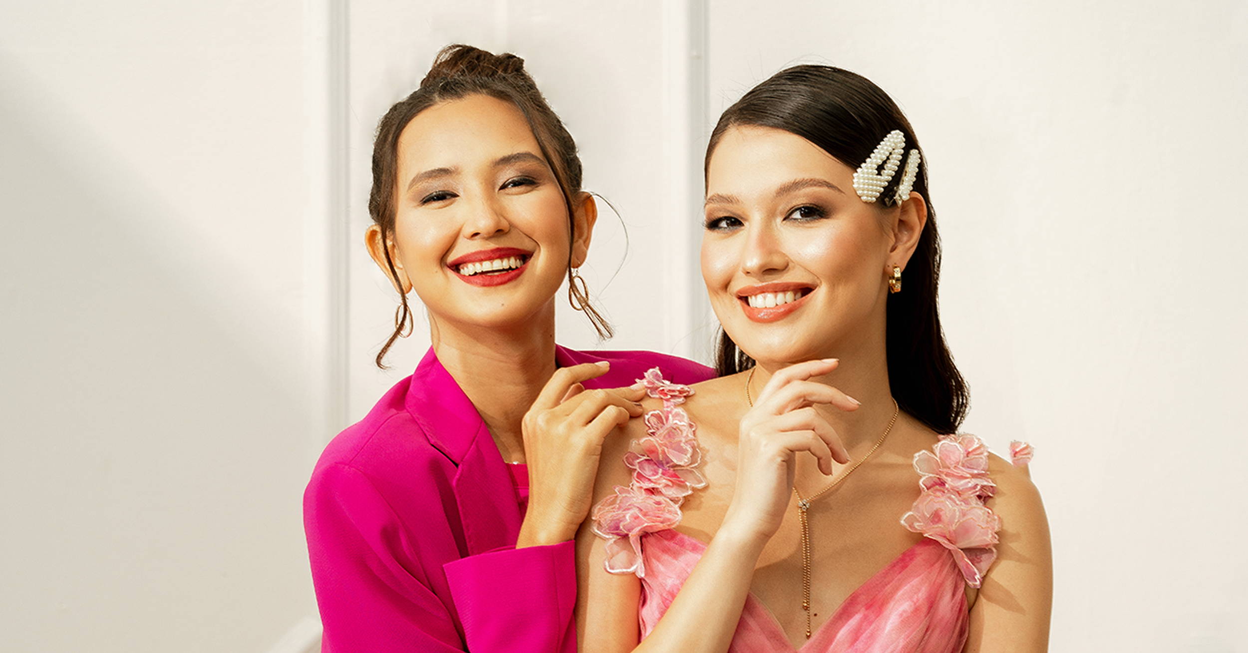 Mistletoe-Ready Looks for the Holidays