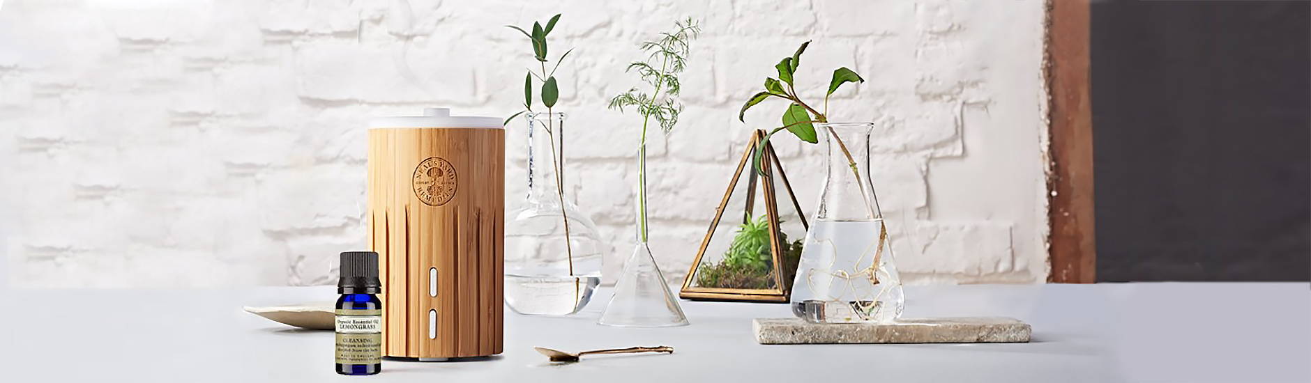Scent the Scene: Creating Your Own Aromatherapy Set