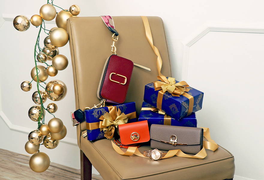 Extraordinary Christmas Gifts for Sartorial-Savvy Women