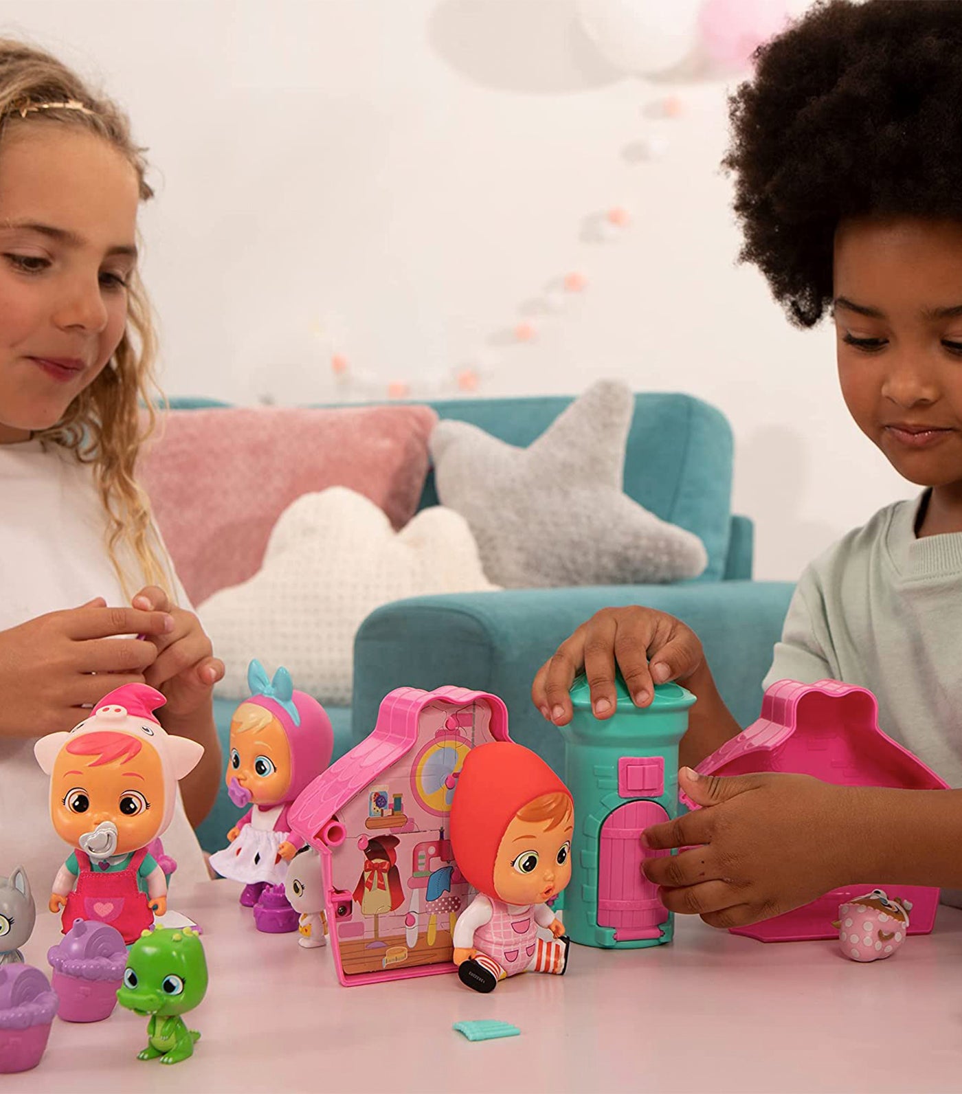 Magic Tears Storyland - 10 Surprise Accessories and Doll