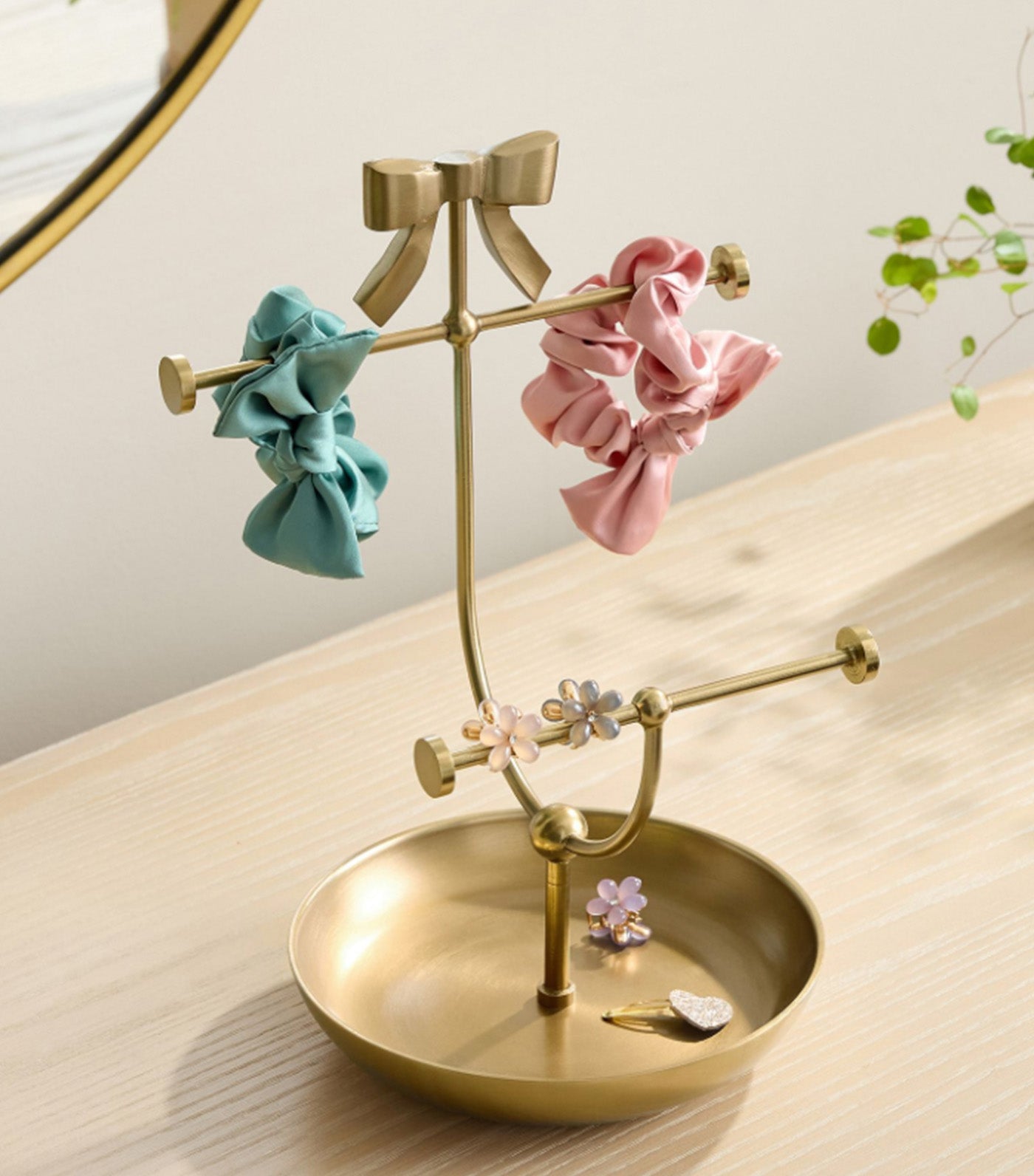 Ava Ribbon Accessory Holder Gold