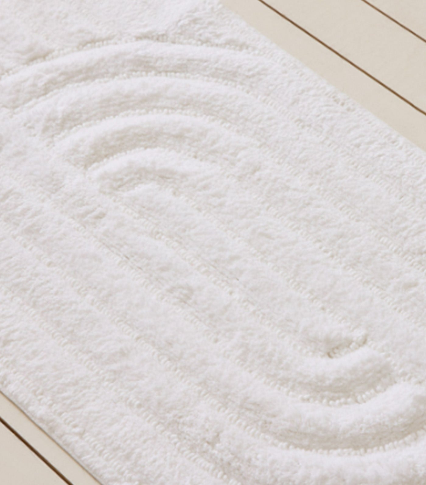 Shaped Swirl Bath Mat White