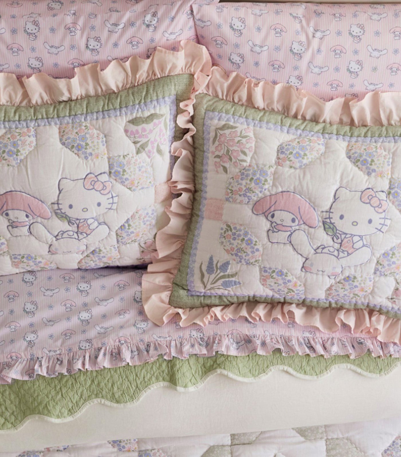 Hello Kitty® and Friends Diamond Quilt