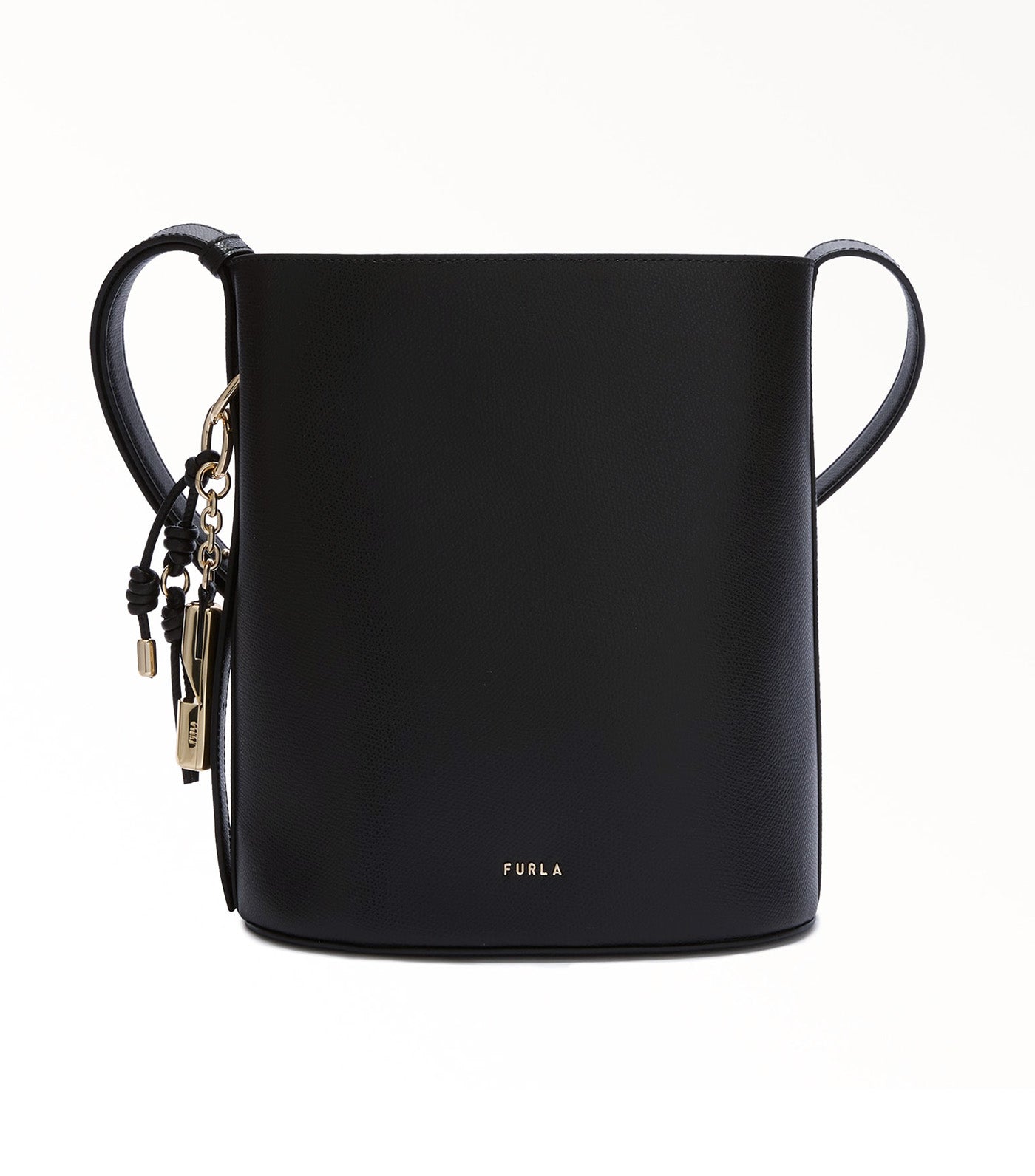 Roxie S Bucket Bag