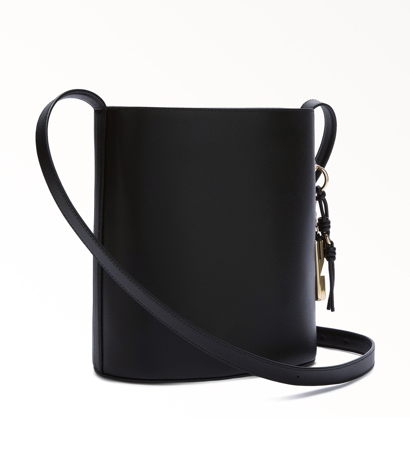 Roxie S Bucket Bag