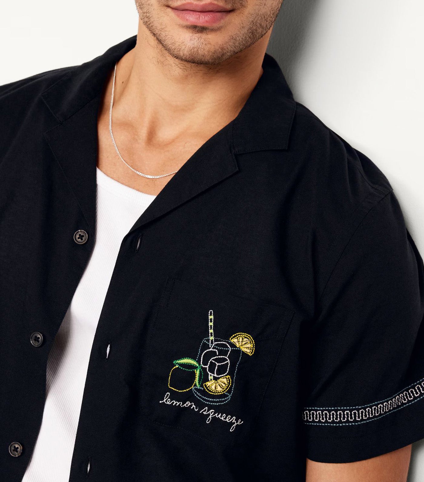 Short-Sleeve Graphic Camp Shirt for Men Black Jack