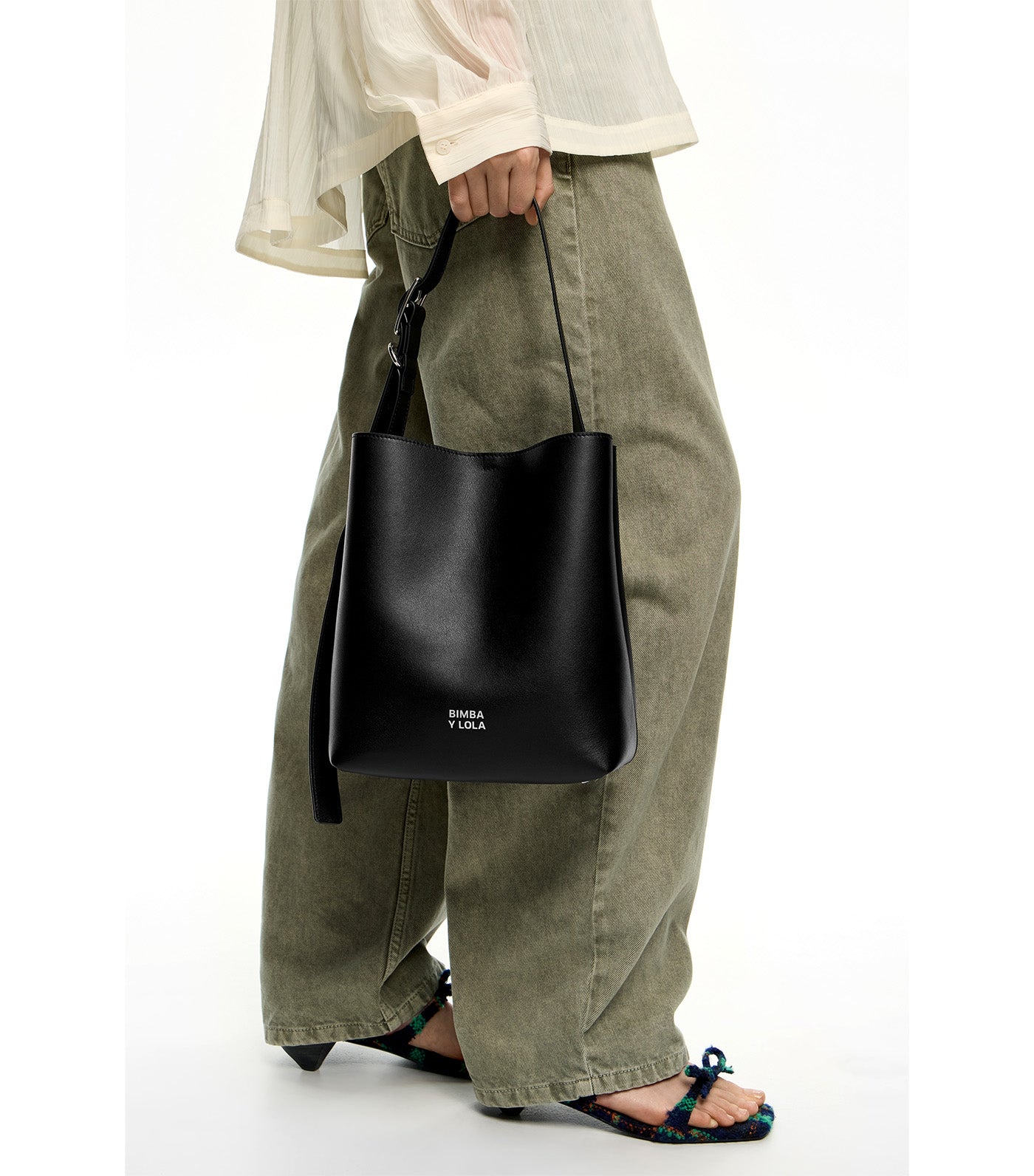 Medium Leather Carlino Bag