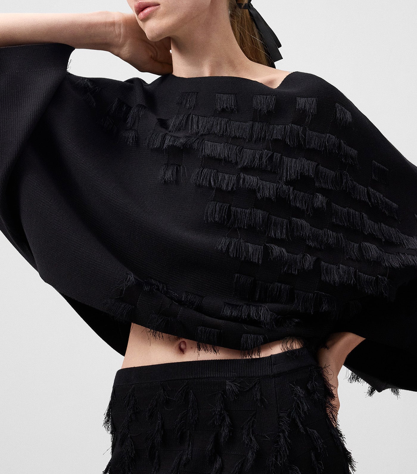 Fringe Detailing Short Knit Cape Black
