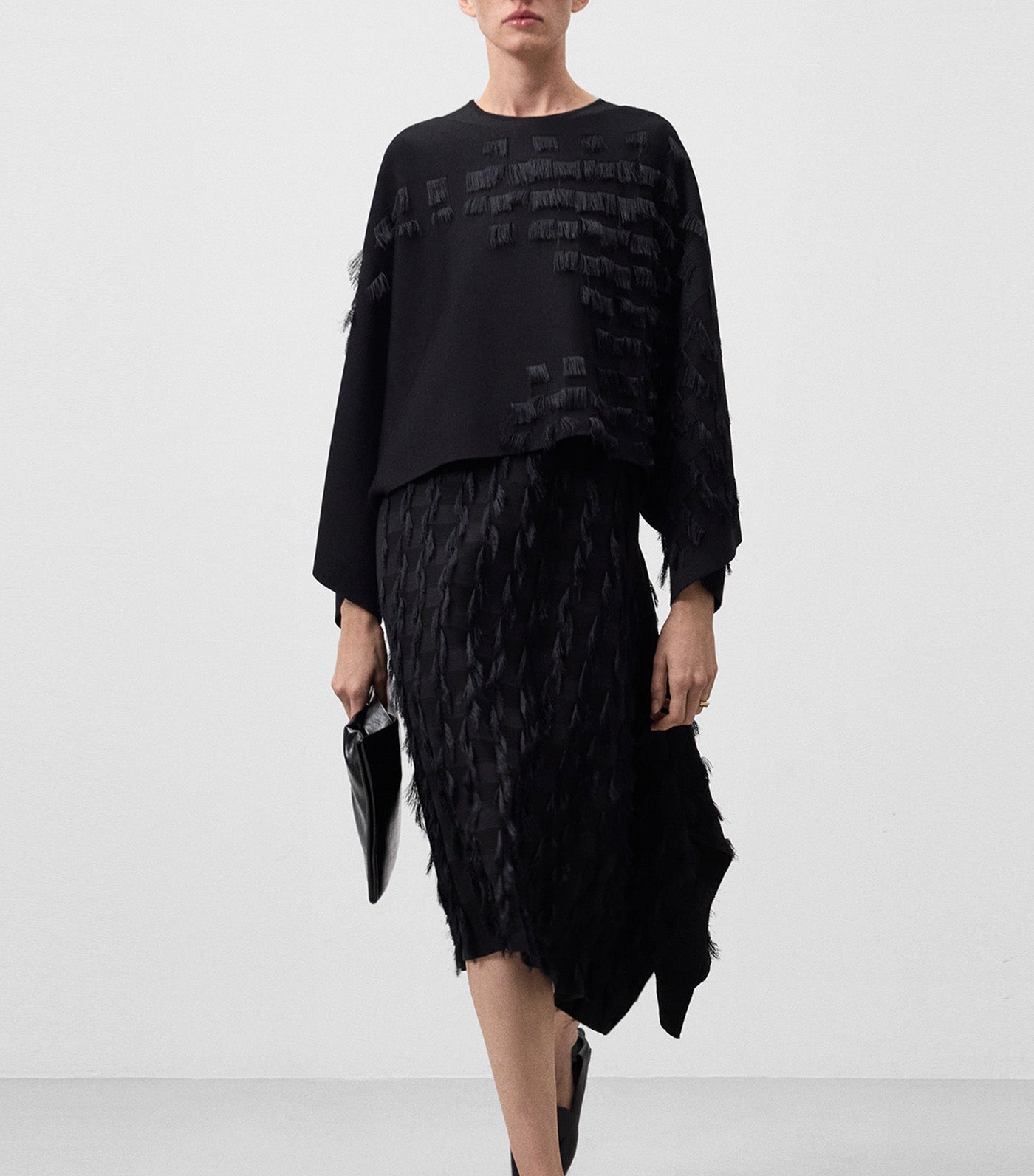 Fringe Detailing Short Knit Cape Black