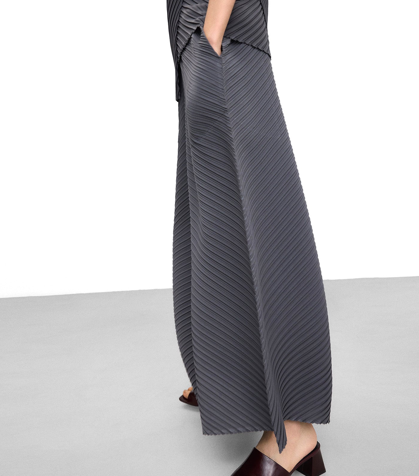Crinkle Wide-Leg Trousers Gunmetal Gray
