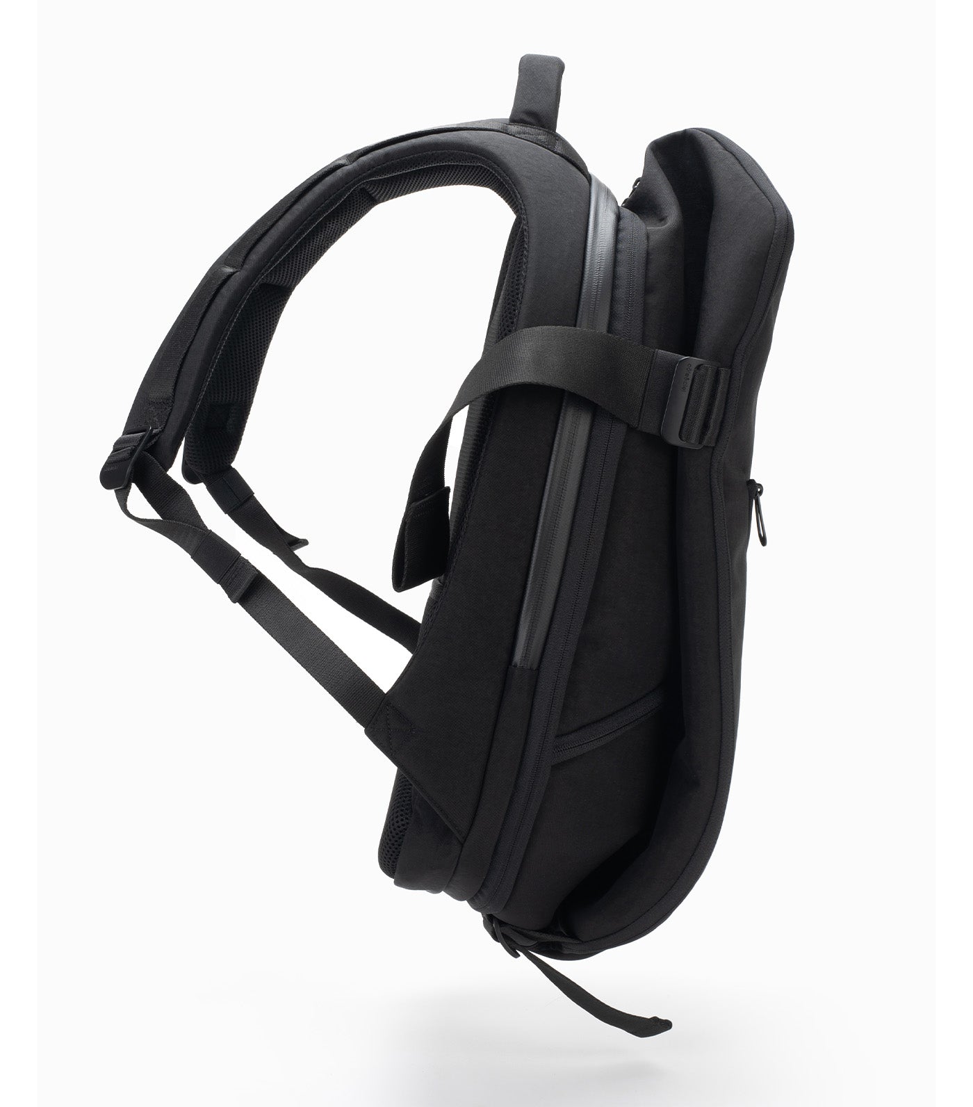 Isar M Round Carbon Black