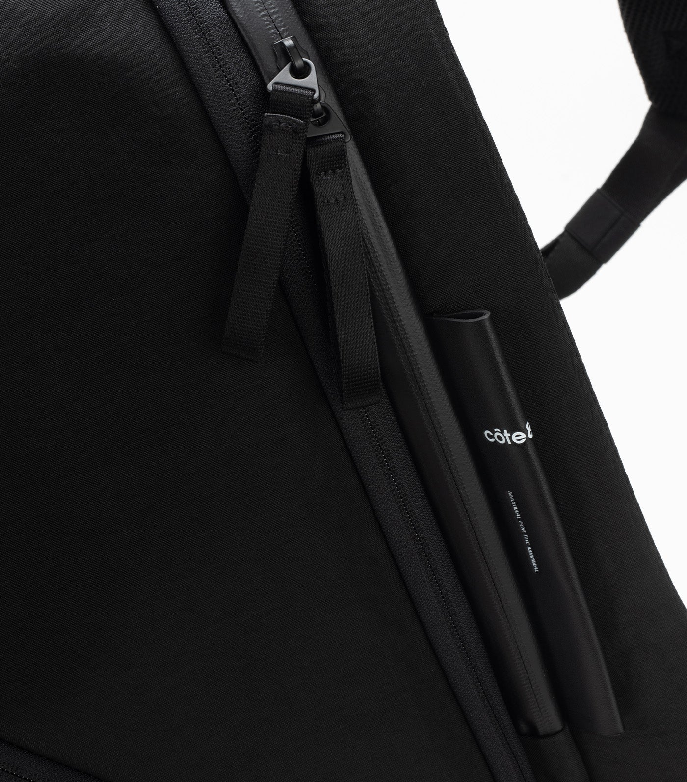 Isar M Round Carbon Black