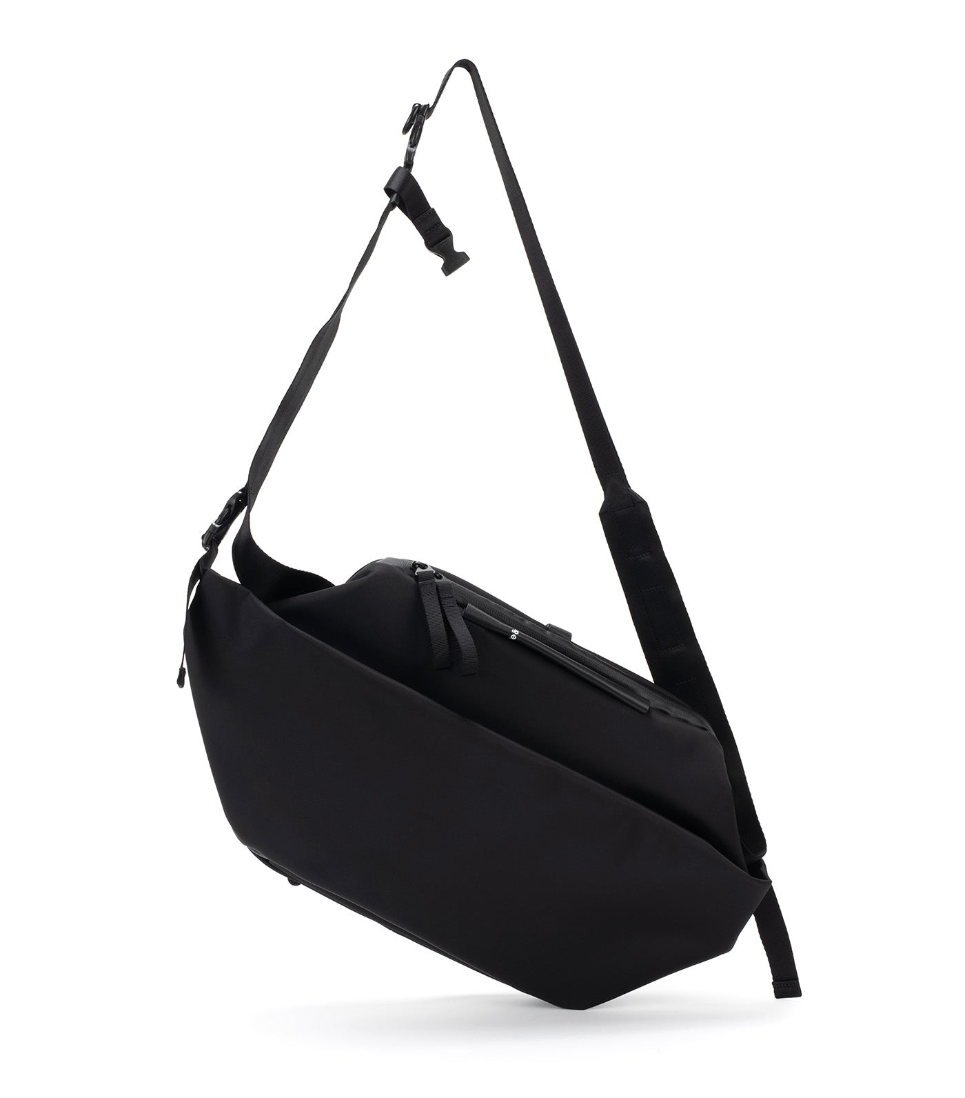 Isarau L Sleek Black