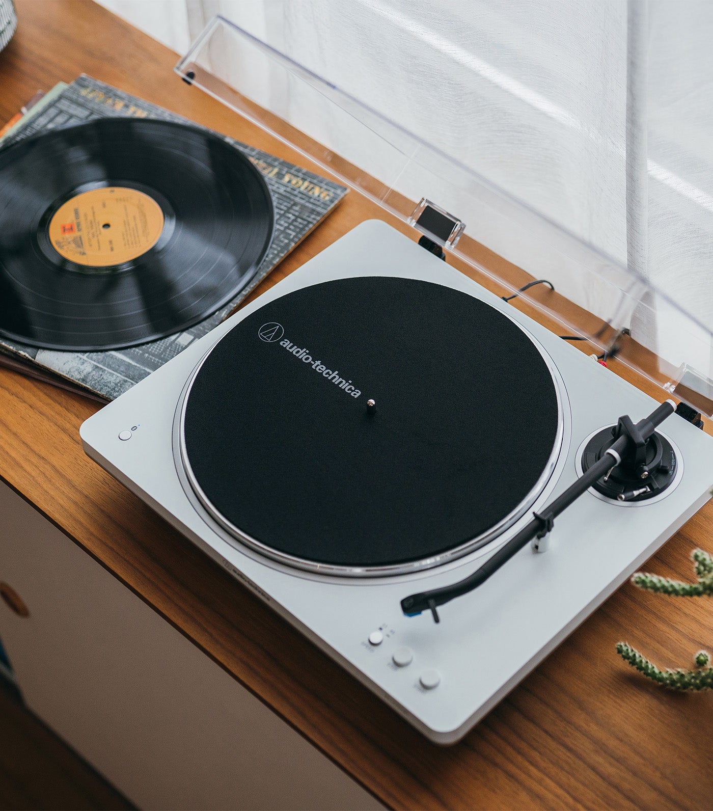 Fully Automatic Wireless Belt-Drive Turntable Black/Silver