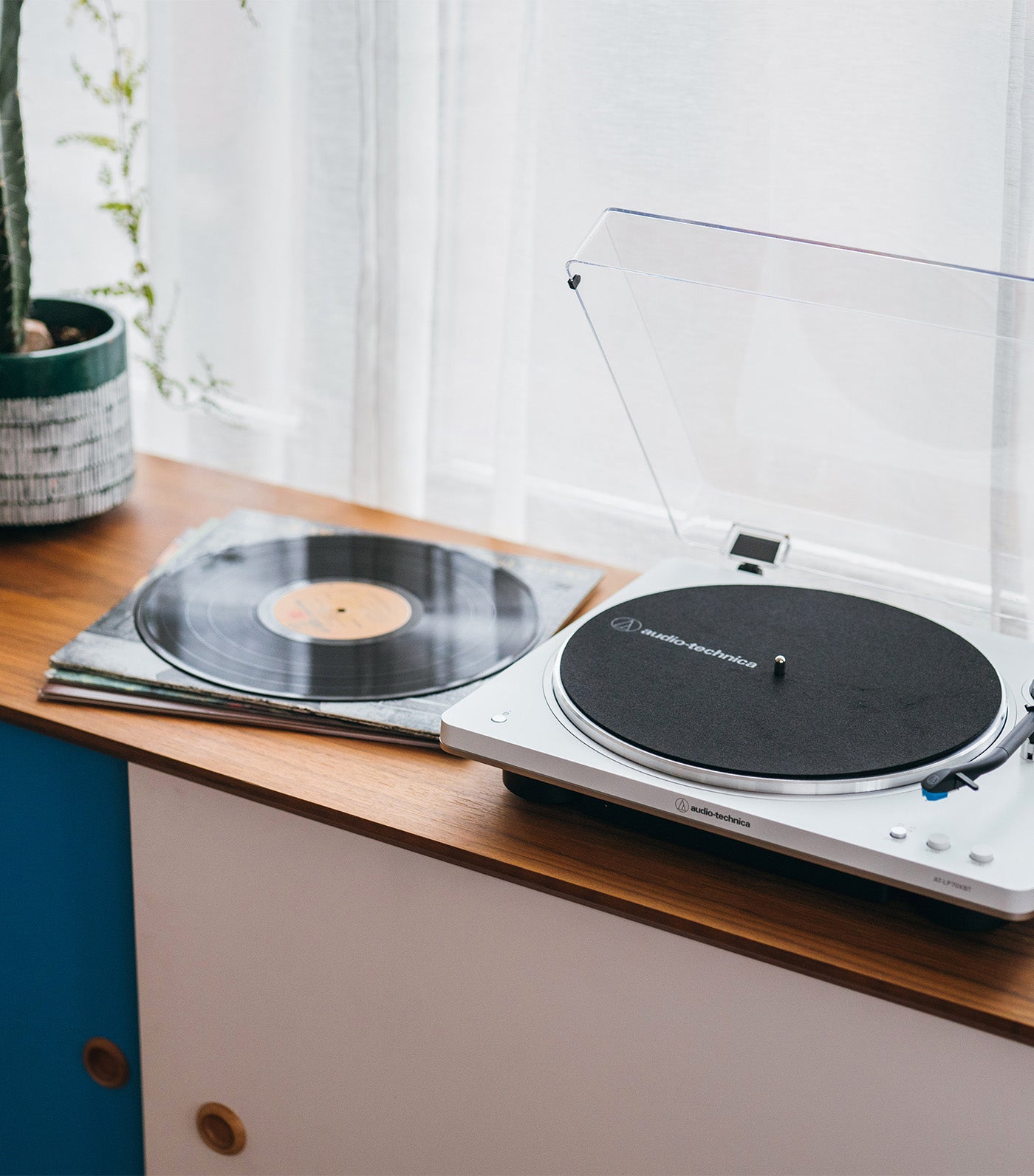 Fully Automatic Wireless Belt-Drive Turntable Black/Silver