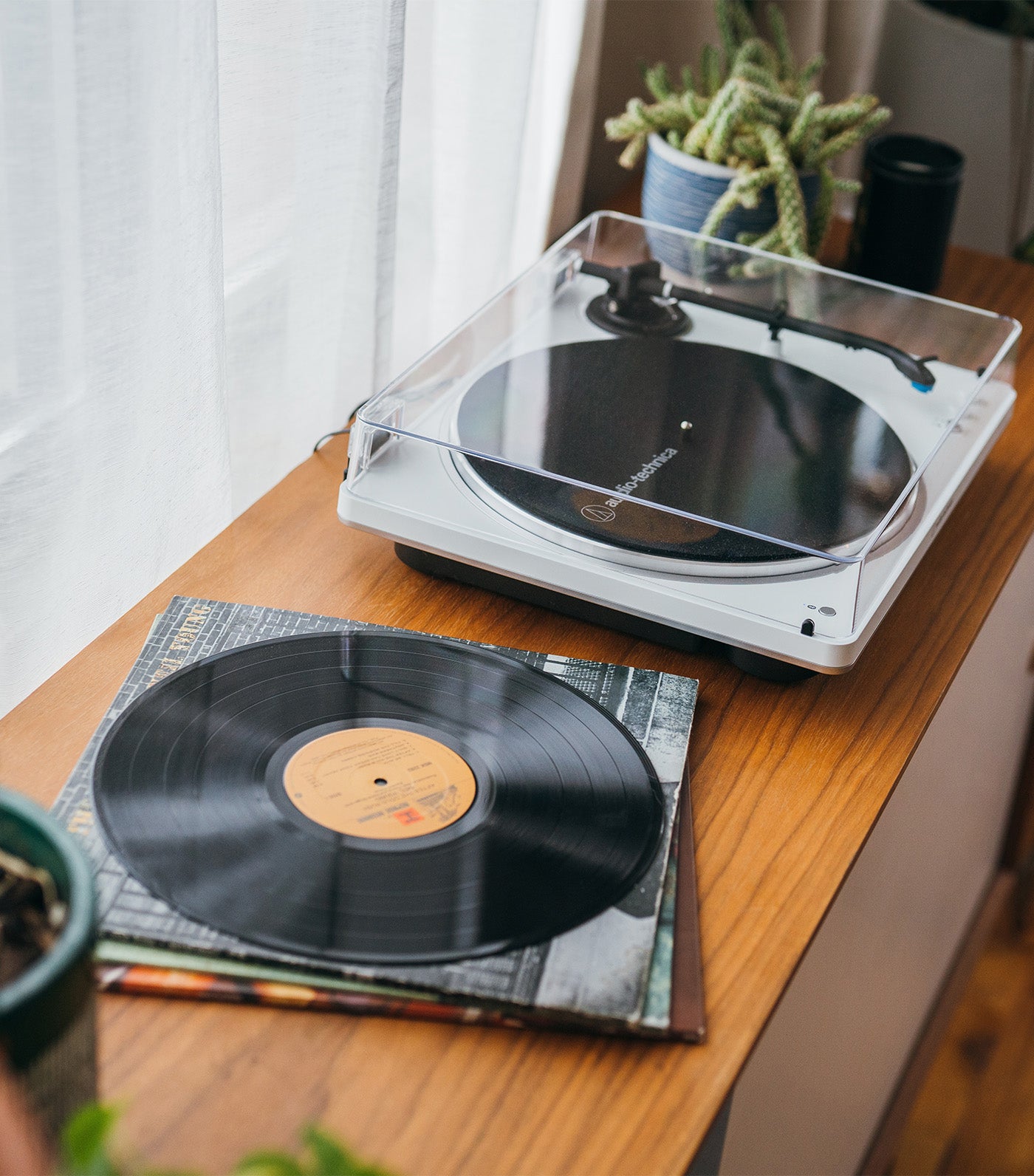 Fully Automatic Wireless Belt-Drive Turntable Black/Silver