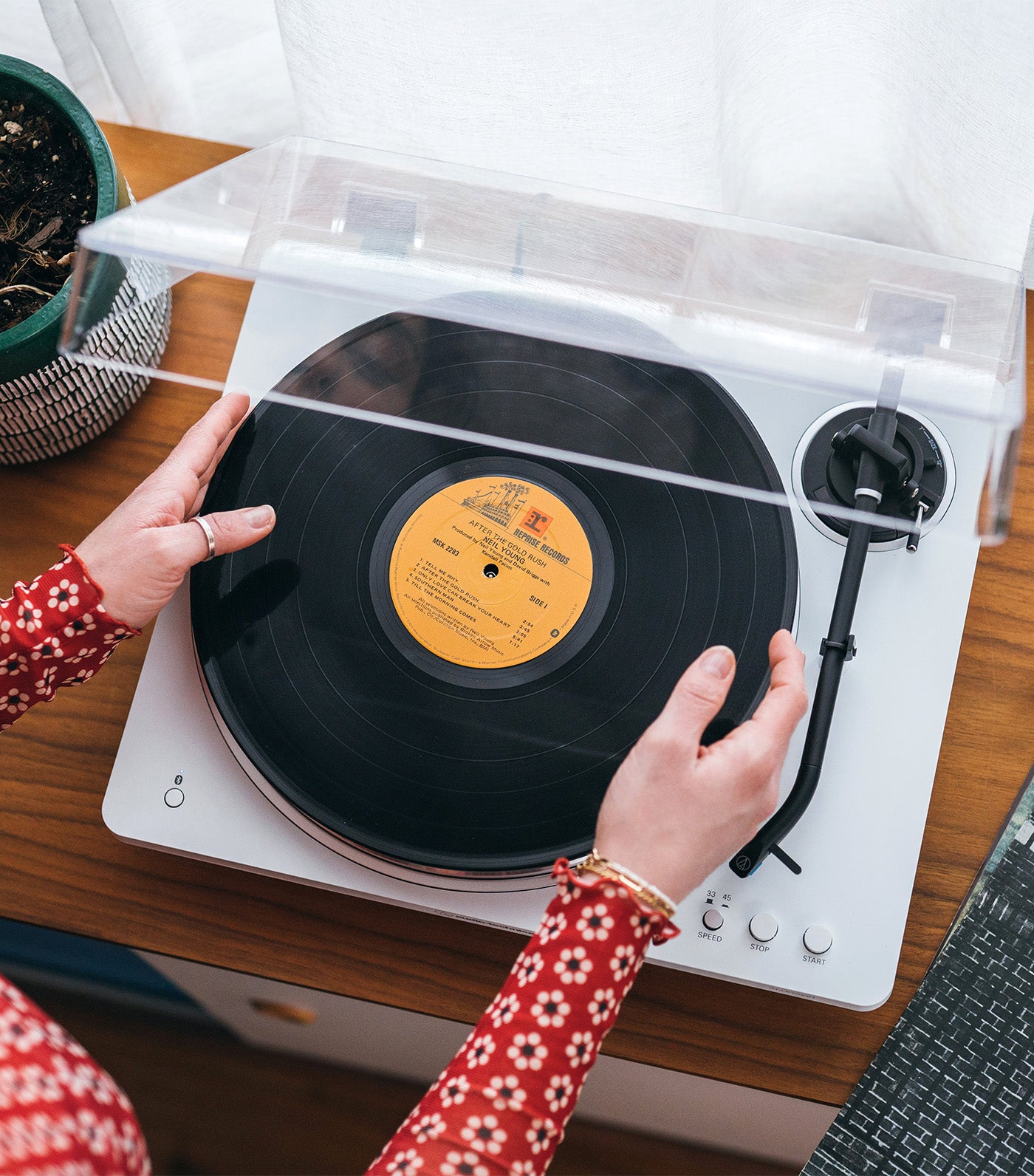 Fully Automatic Wireless Belt-Drive Turntable Black/Silver