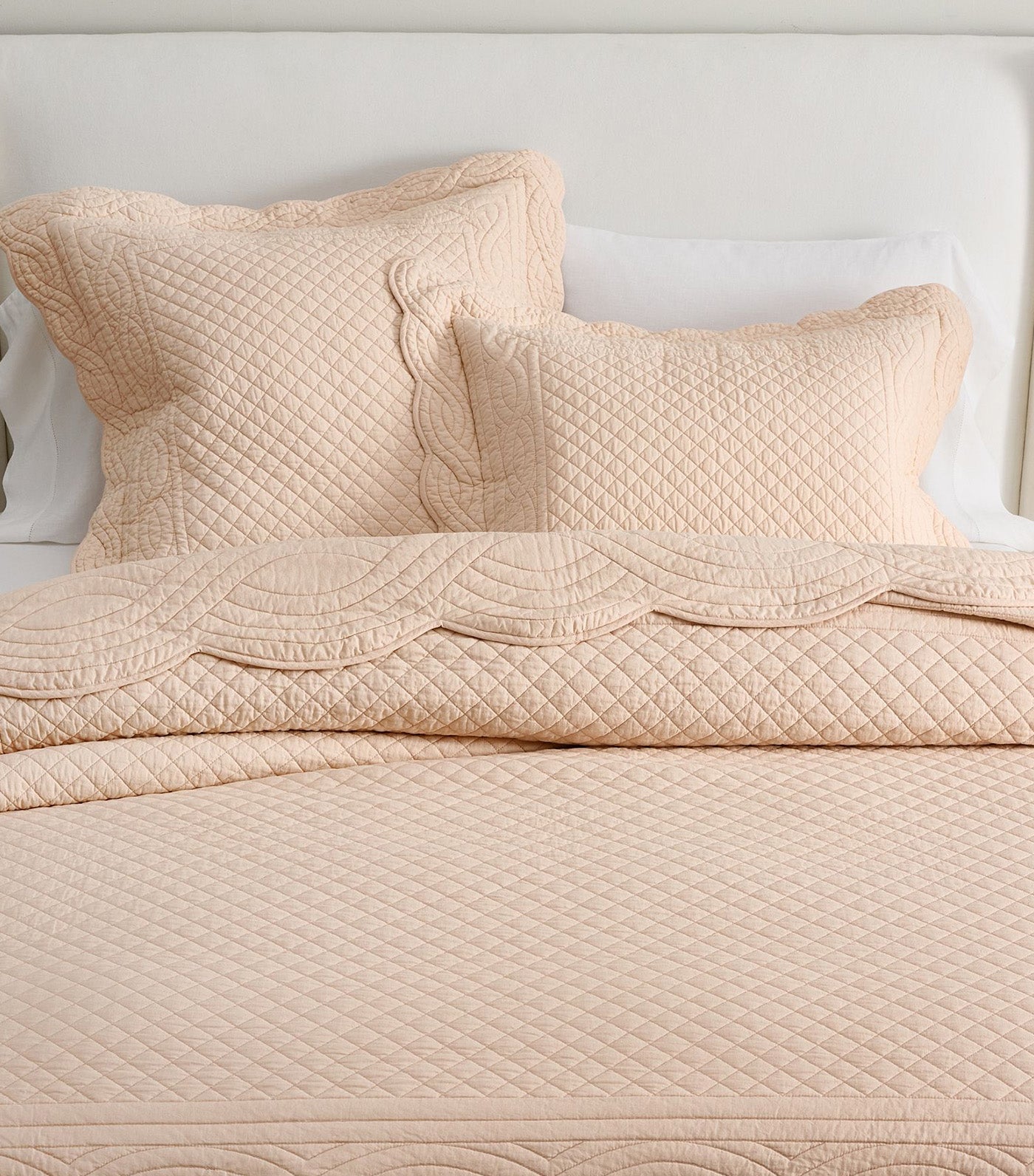 Heirloom Scallop Quilt Blush