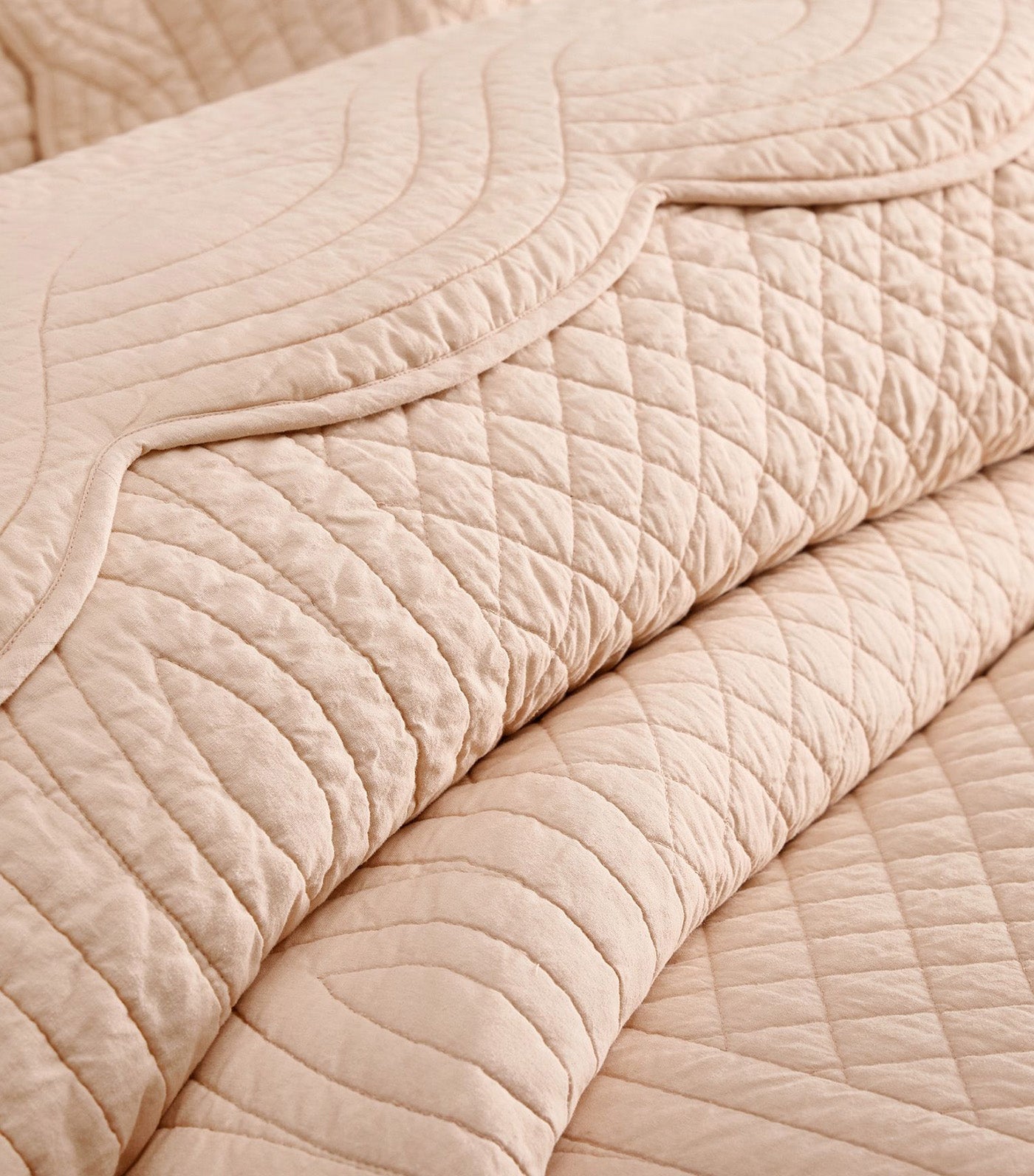 Heirloom Scallop Quilt Blush