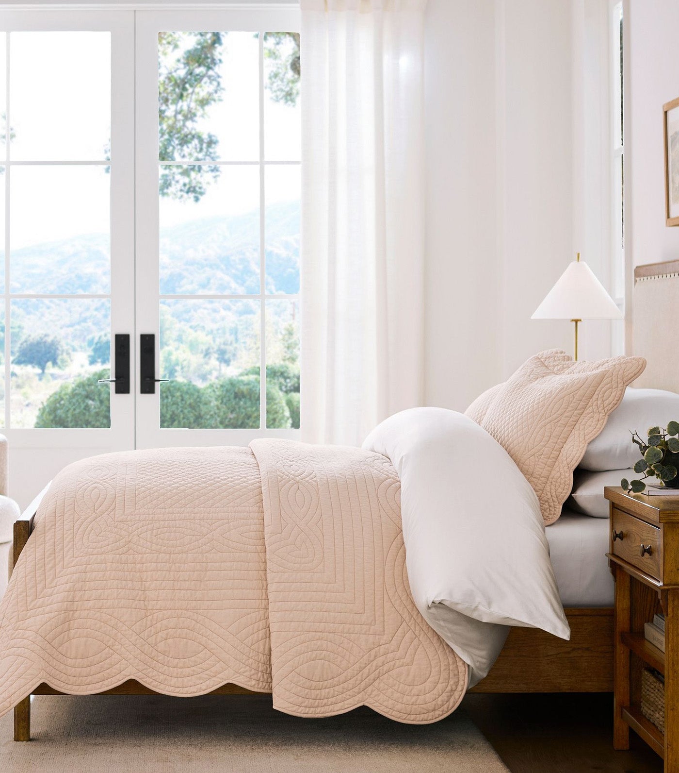 Heirloom Scallop Quilt Blush