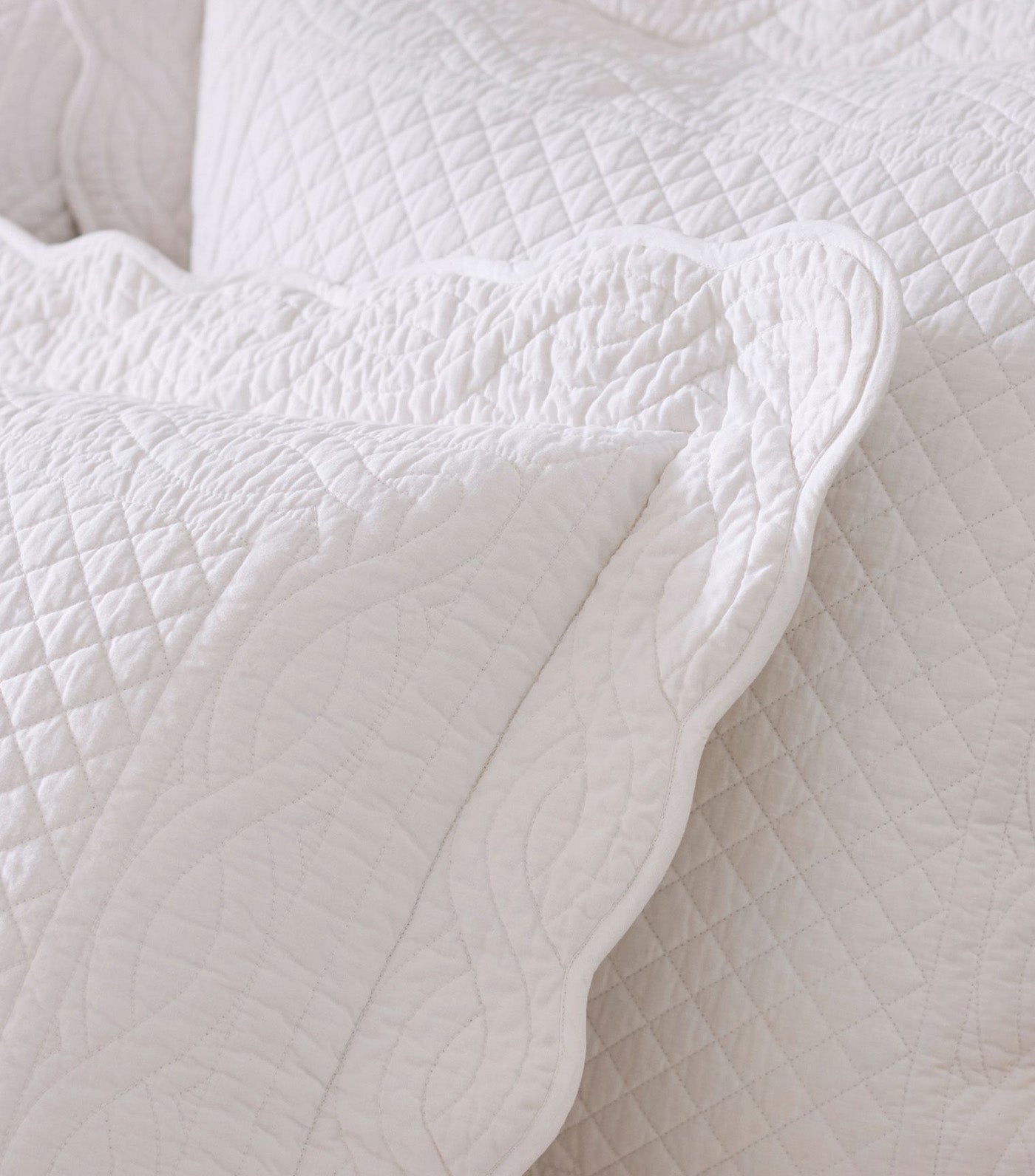 Heirloom Scallop Quilted King Sham