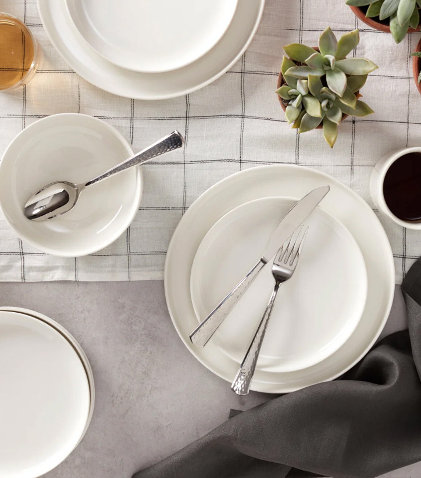 Etta 18/0 Stainless Steel 20-Piece Everyday Flatware Set