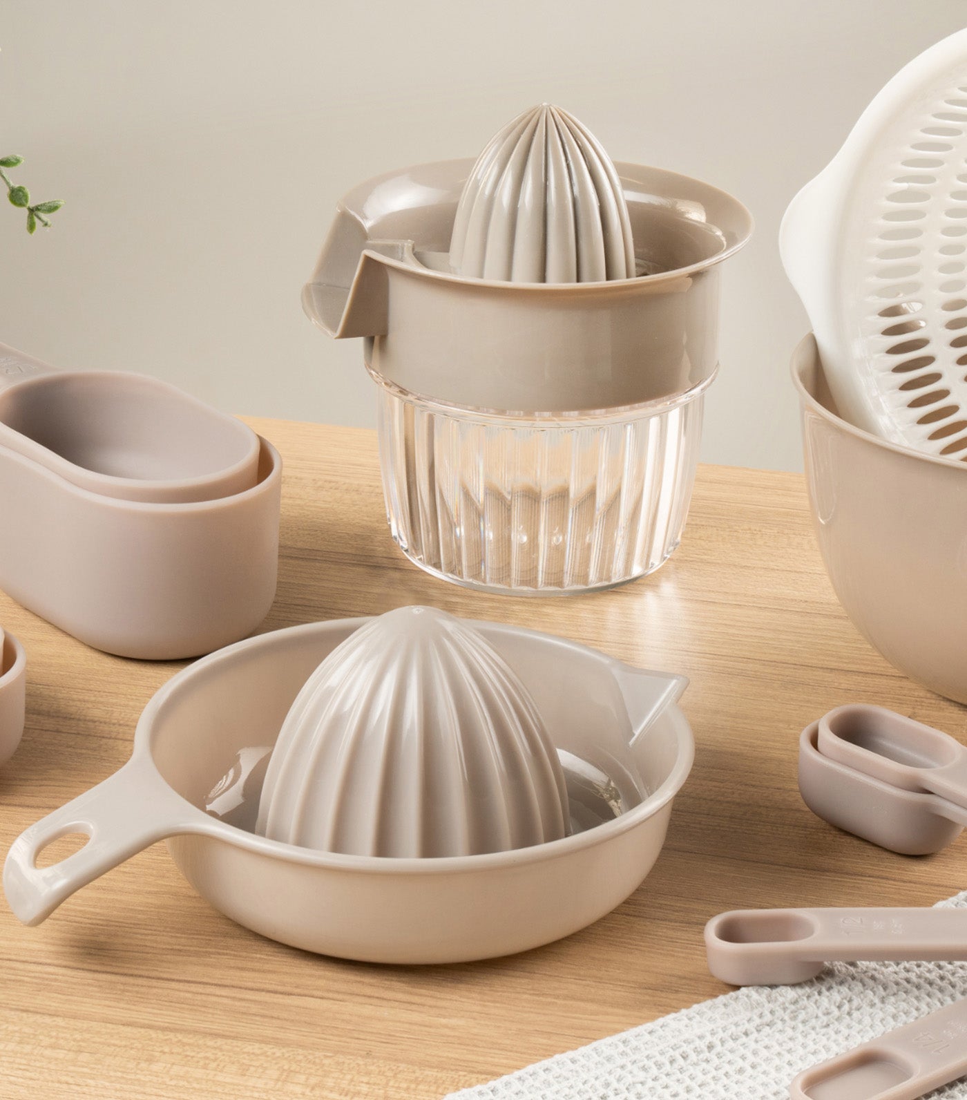 Twist Juicer and Jug Set