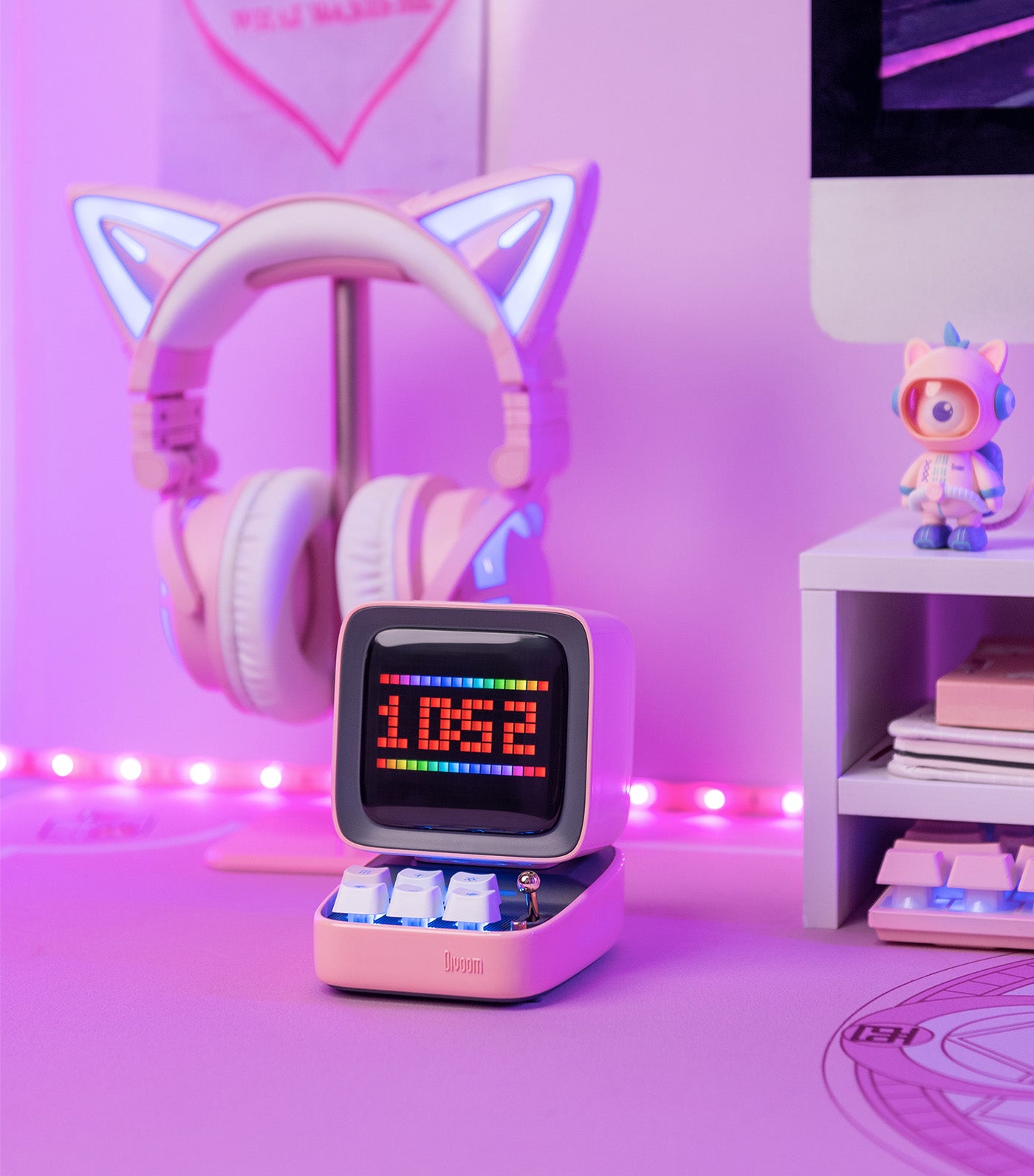 Ditoo Pro Pixel Art Speakers Pink