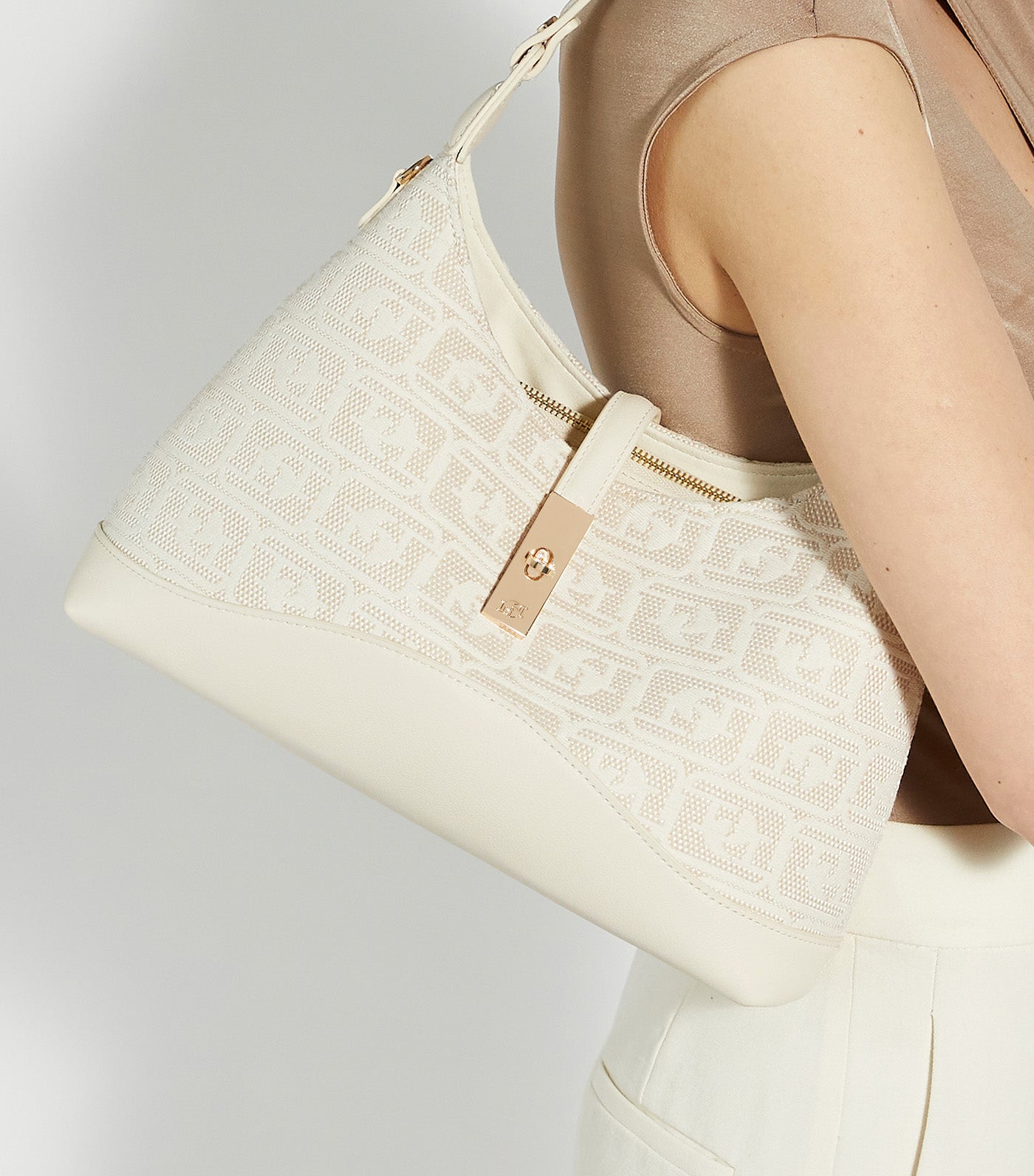 Dorset Medium Turnlock Shoulder Bag Cream