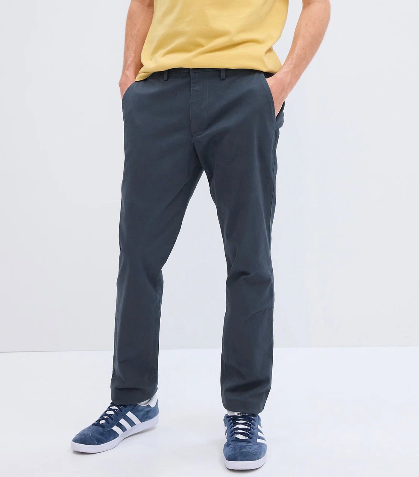 Gapflex Essential Khakis In Slim Fit With Washwell Medium Indigo 25