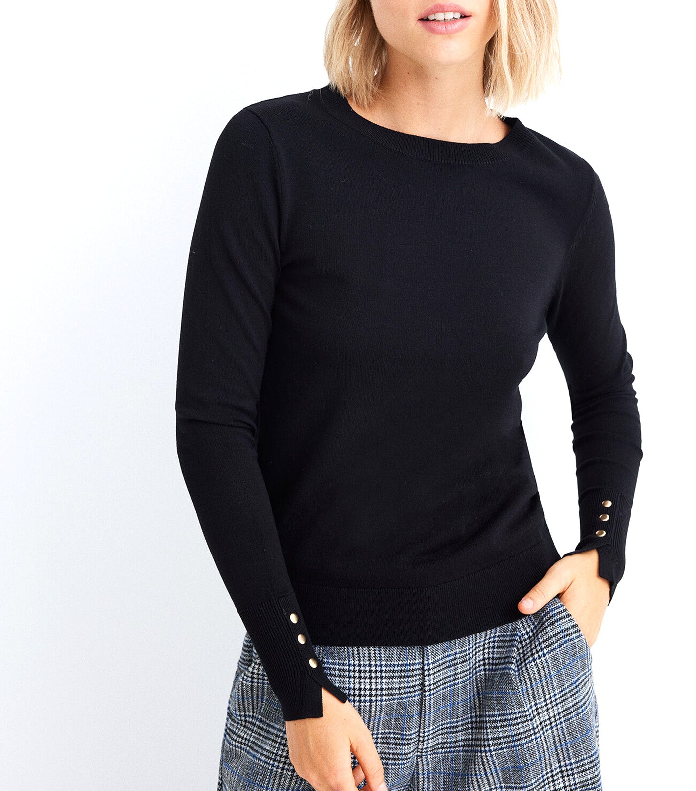 Lightweight Buttoned Cuff Jumper
Black