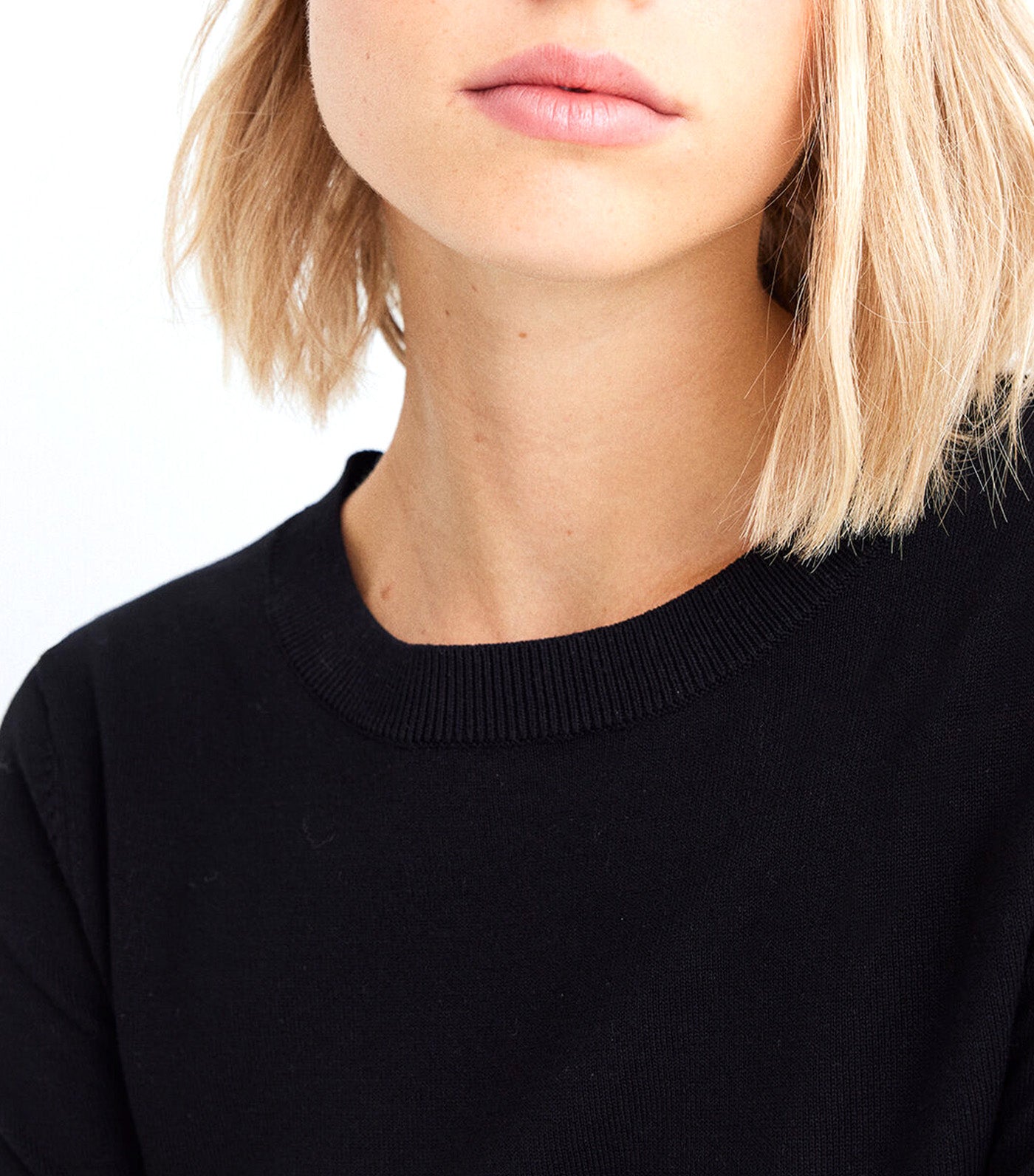 Lightweight Buttoned Cuff Jumper
Black