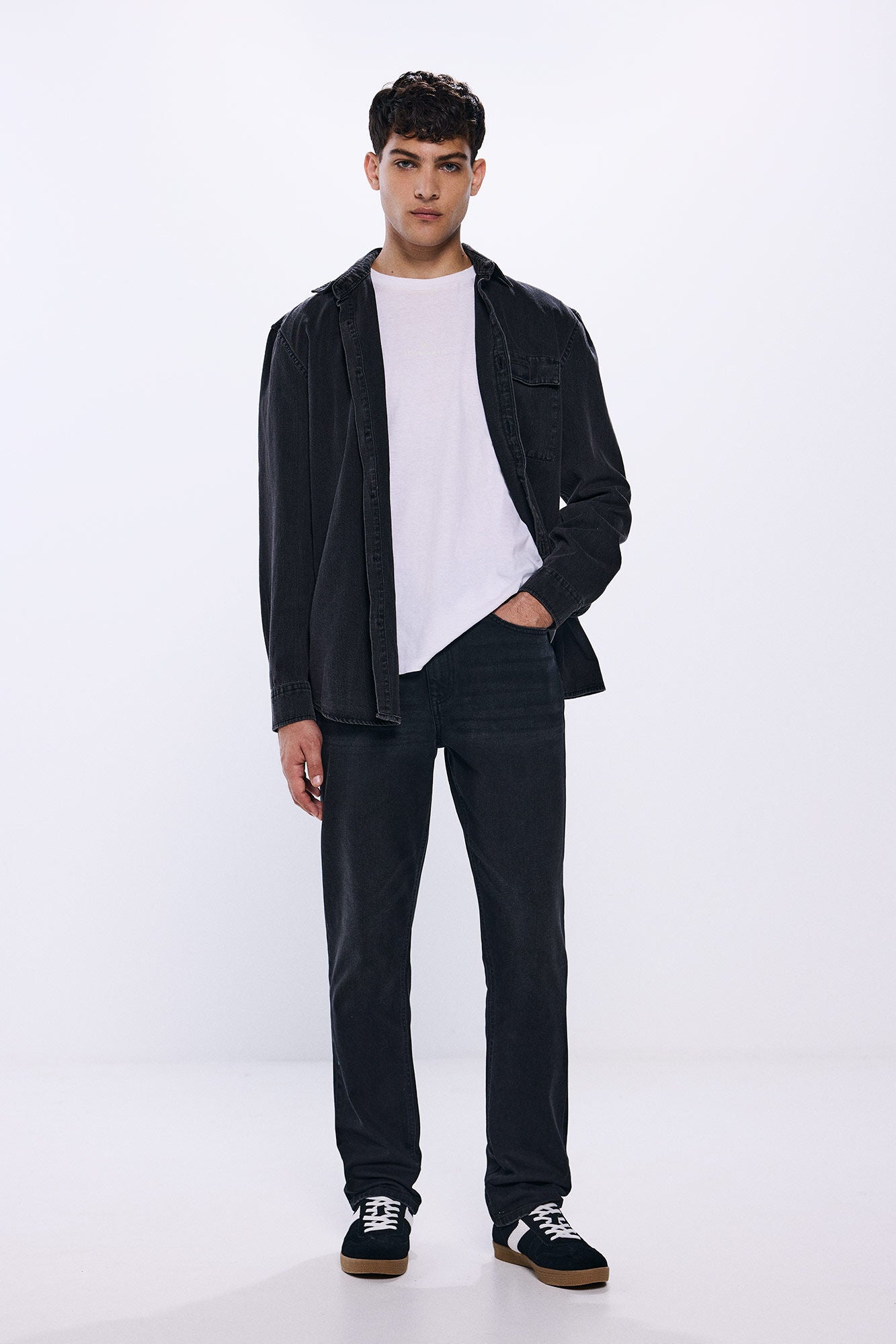 Regular Fit Black Jeans
Dark Gray