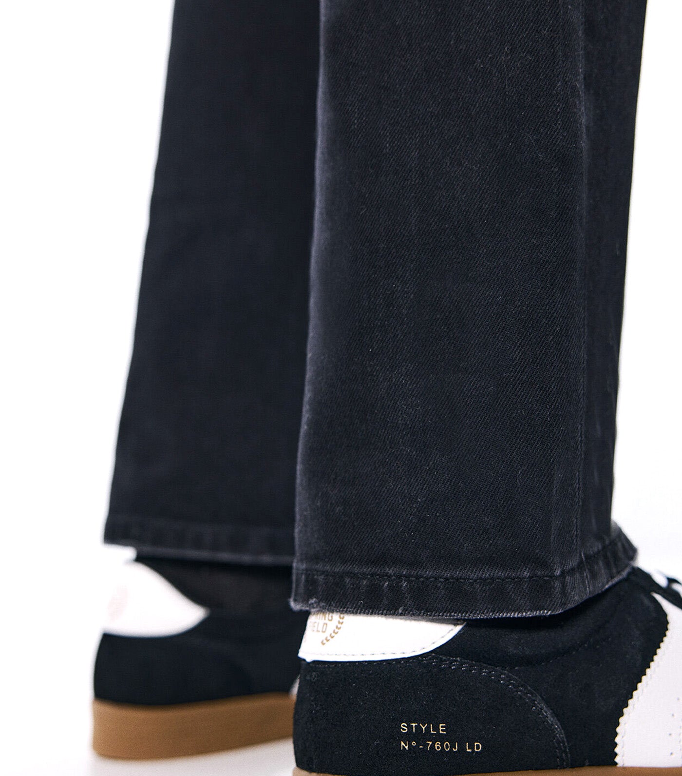 Retro Leather Sneaker
Black