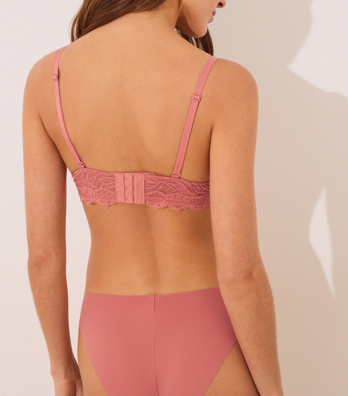 Strapless Bra in Microfibre Lace