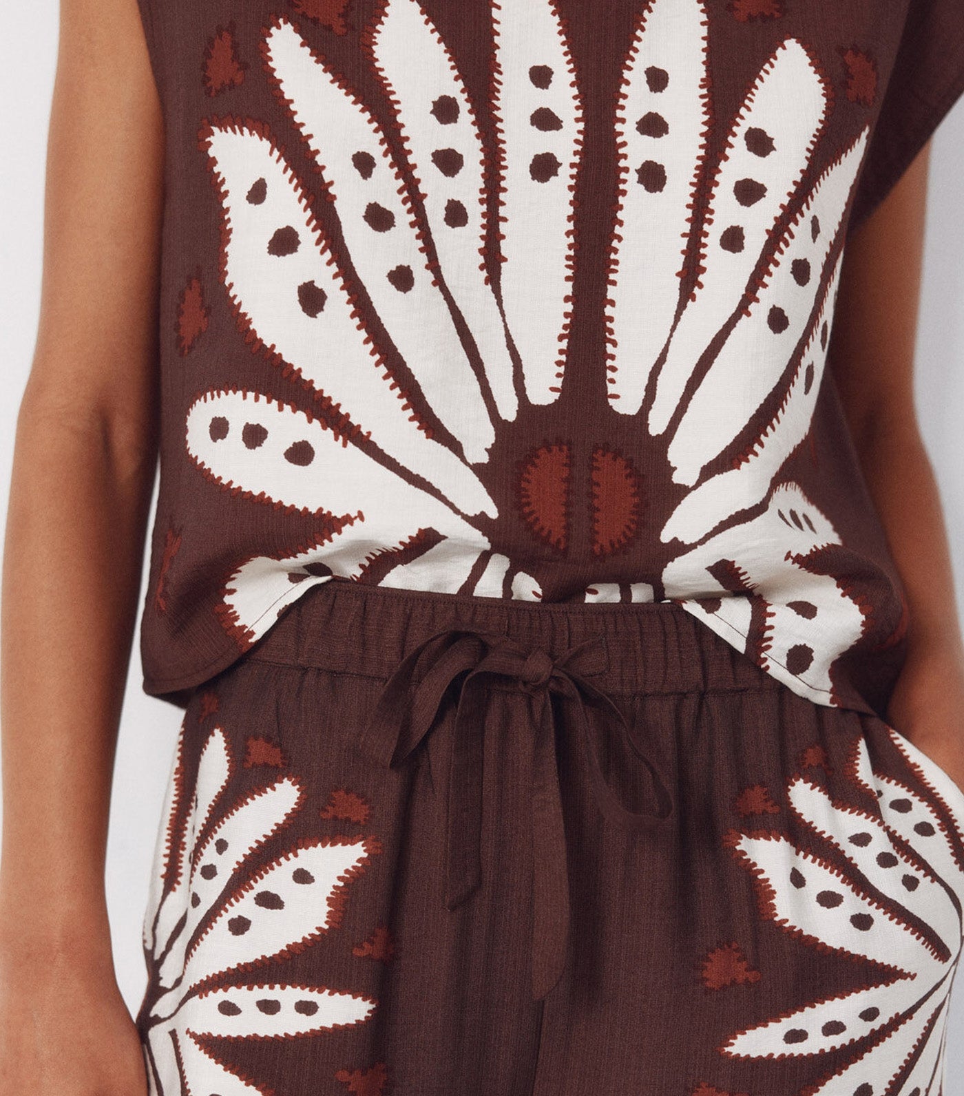 Print Trousers Positioned Brown Print