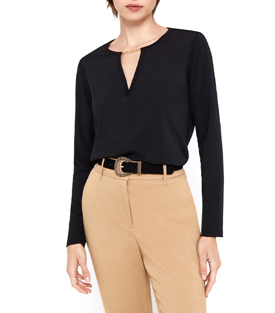 Appliqué Top with Chain Black