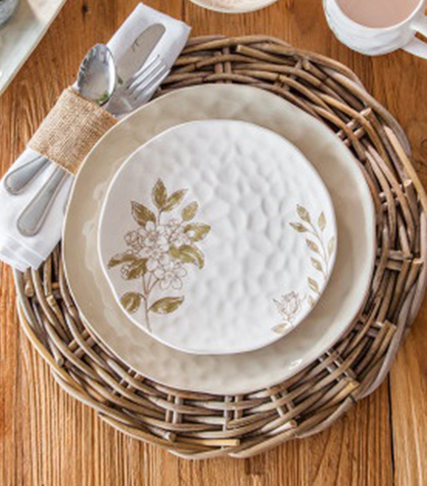 Sugarplum Lifestyle At Ease Traditional Collection Dinner Plate