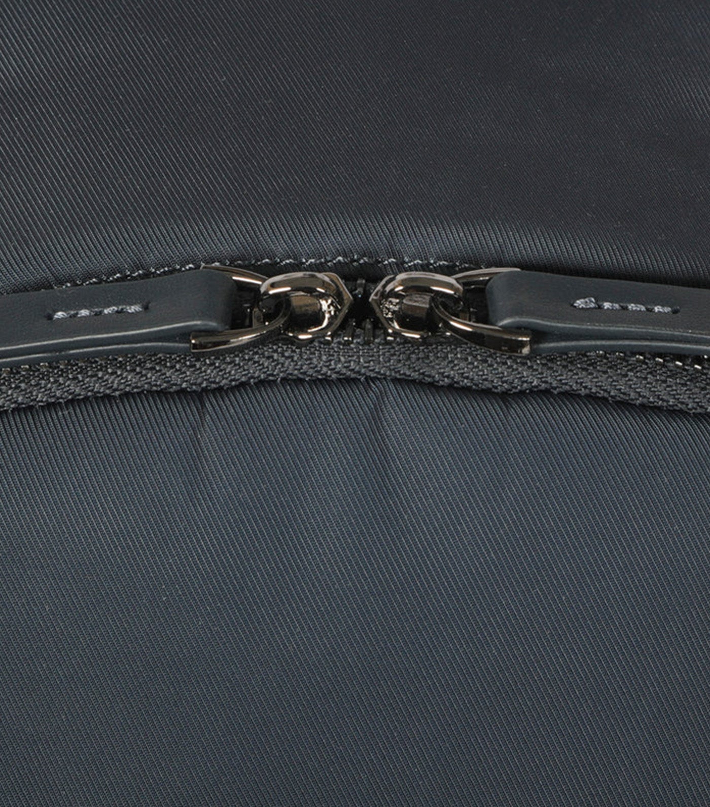 15-16in Ávila Backpack