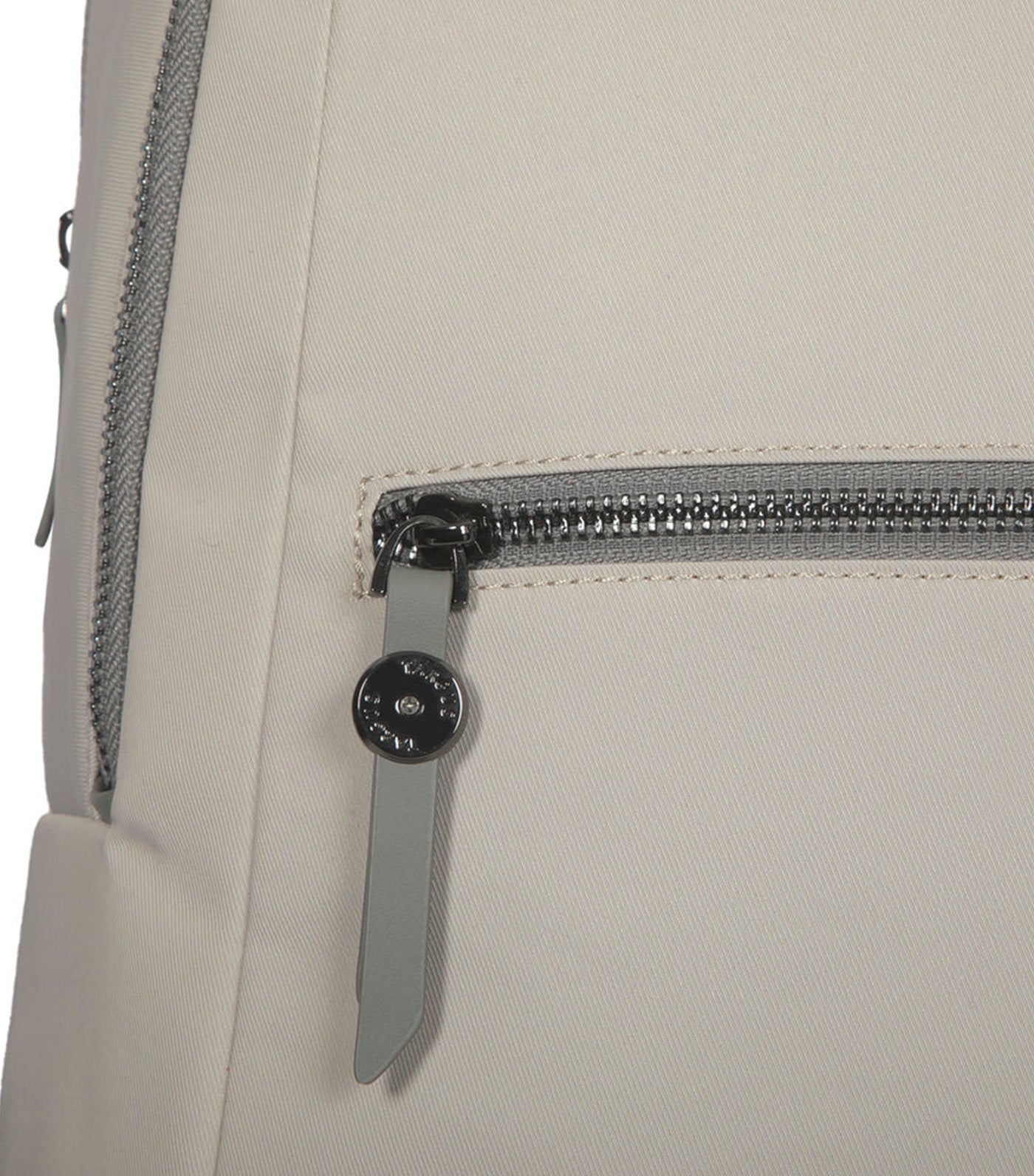 15-16in Ávila Backpack