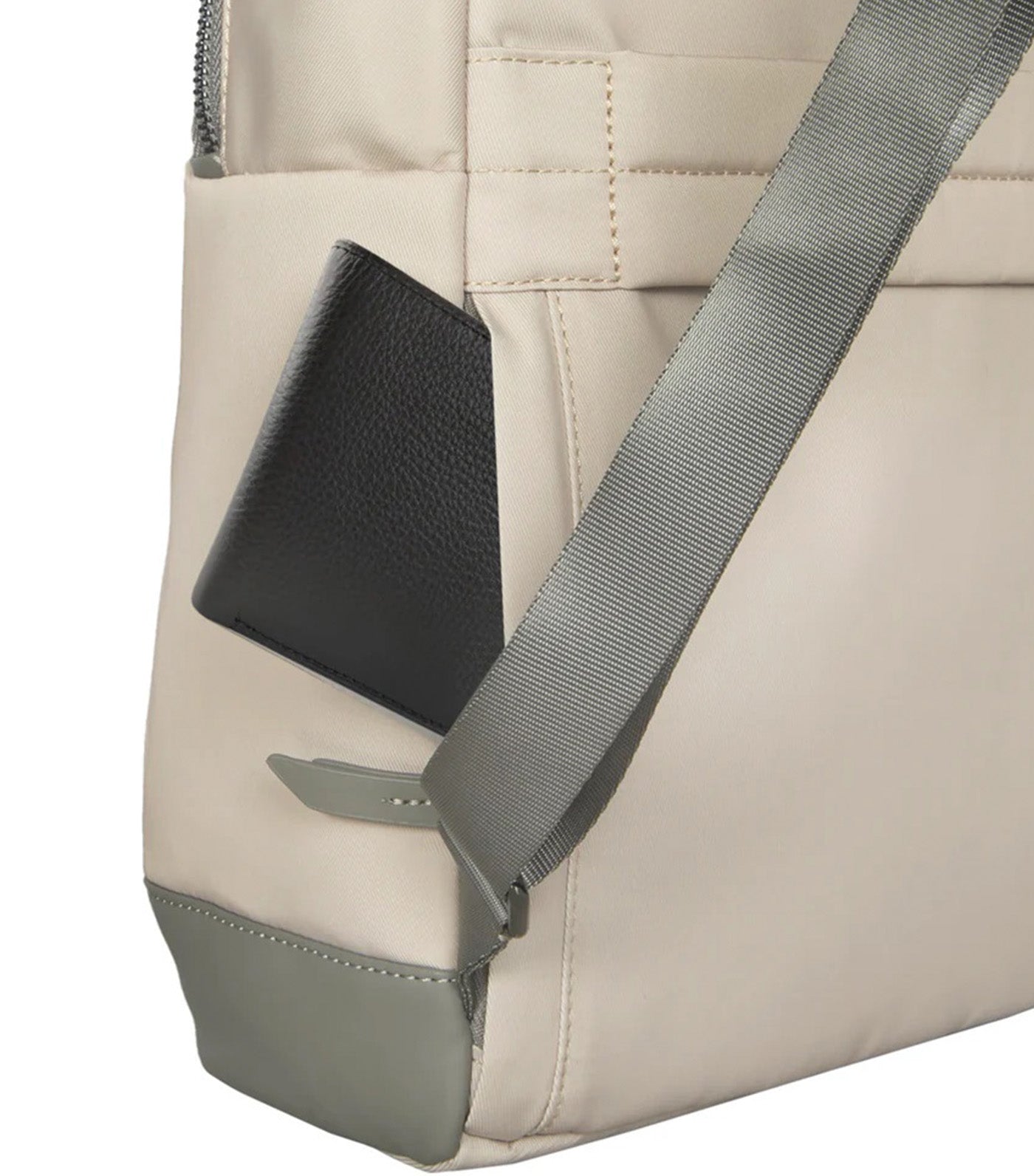 15-16in Ávila Backpack