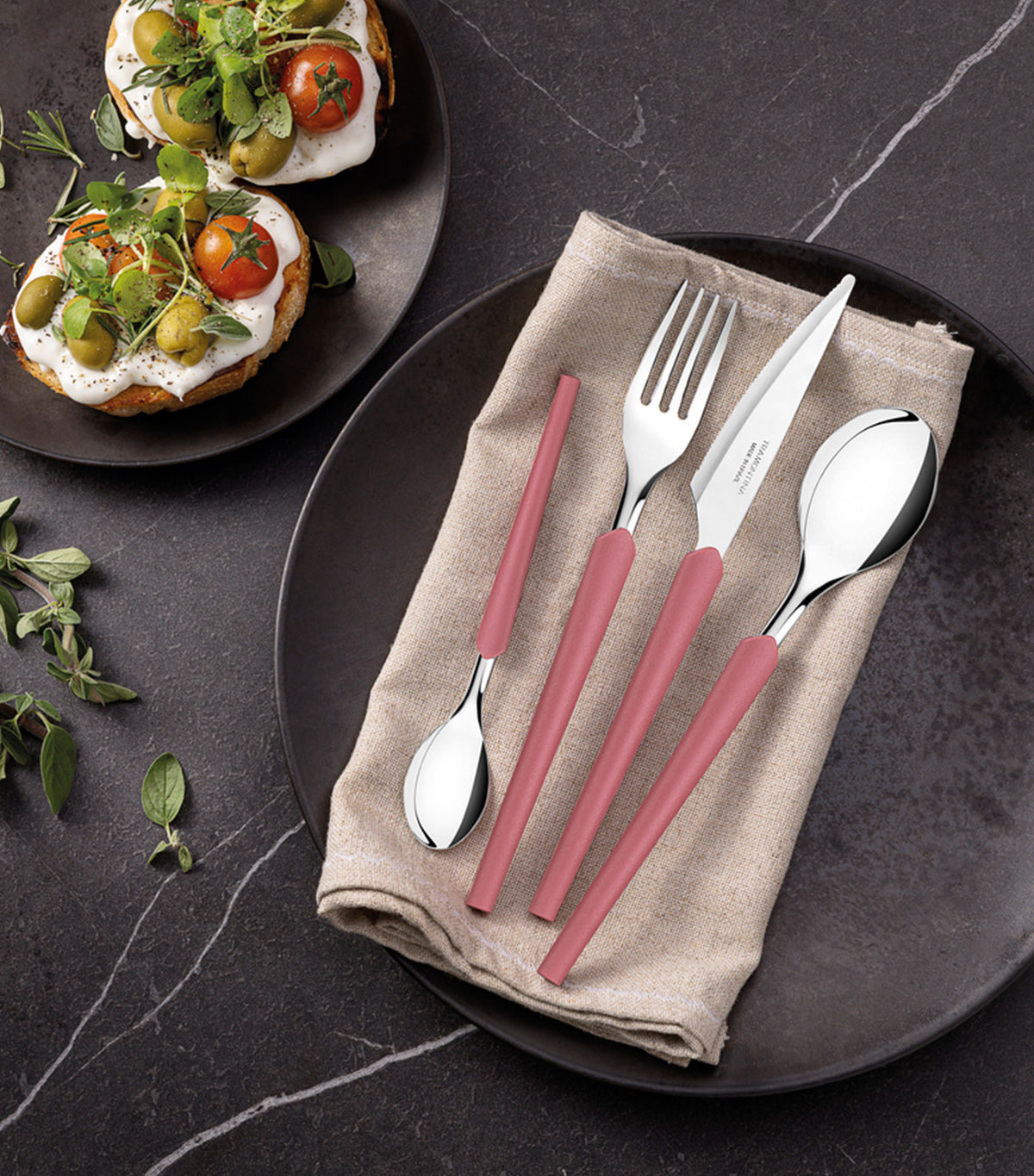 Obelline Cutlery Set of 124 Red
