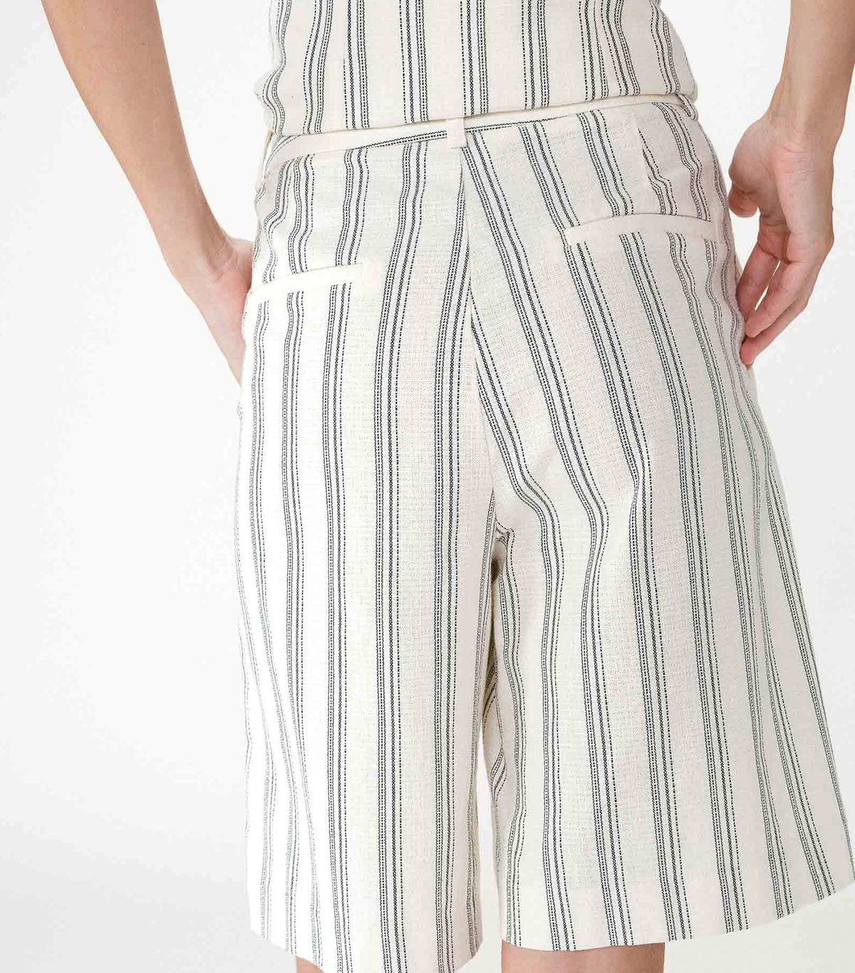 Wello Straight Cotton Pleated Bermuda Shorts Rayure