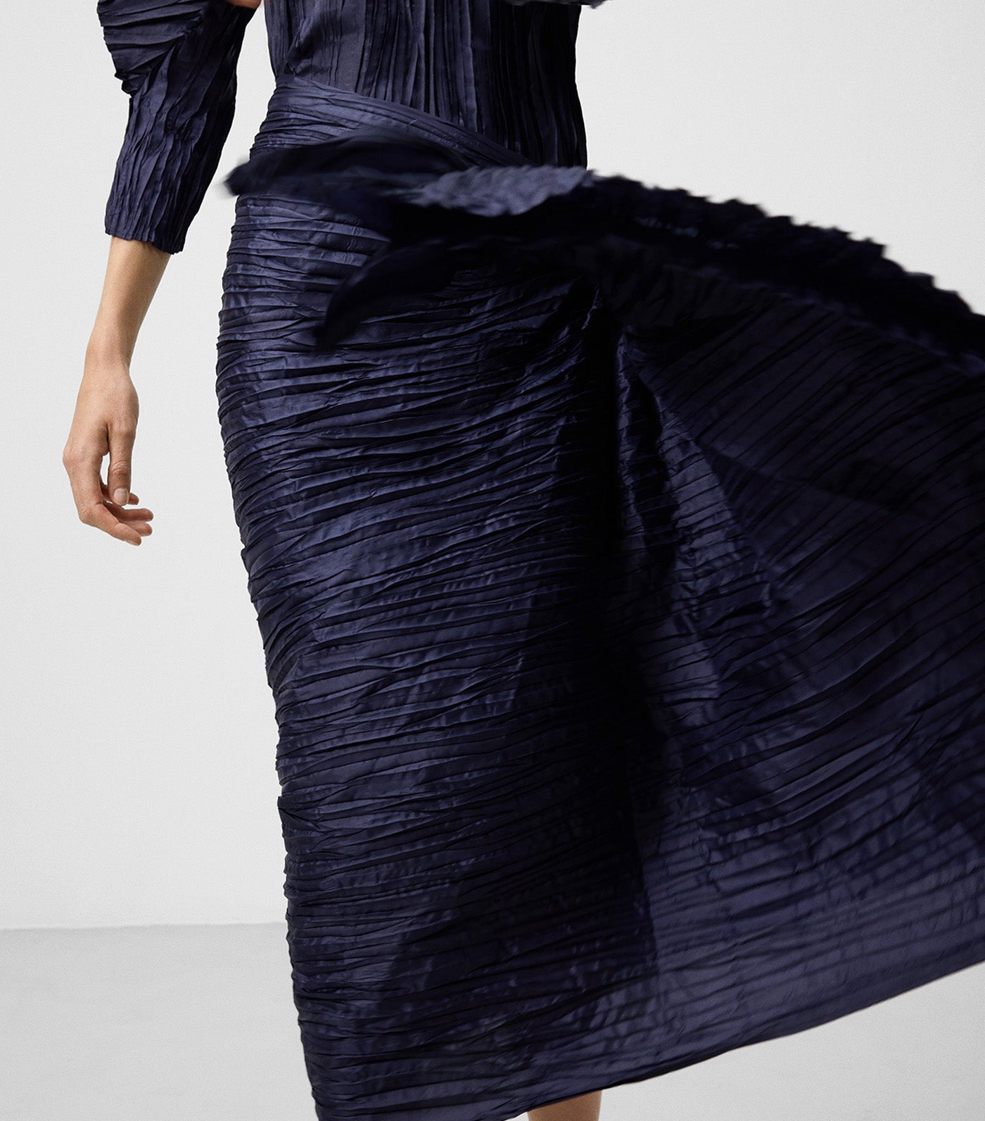 Crinkle Skirt with Side Volume Navy Blue