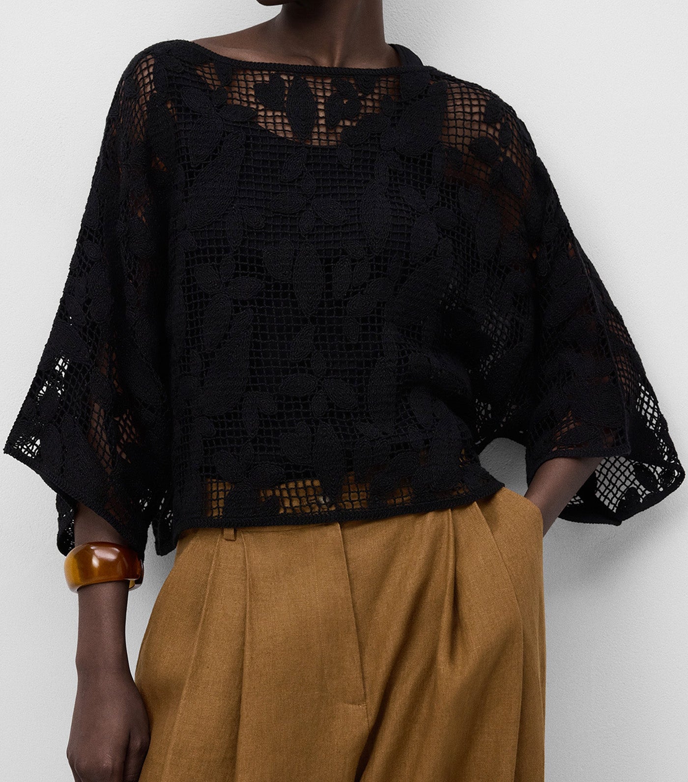 Lece-Knit Vest with Leaves Detail Black