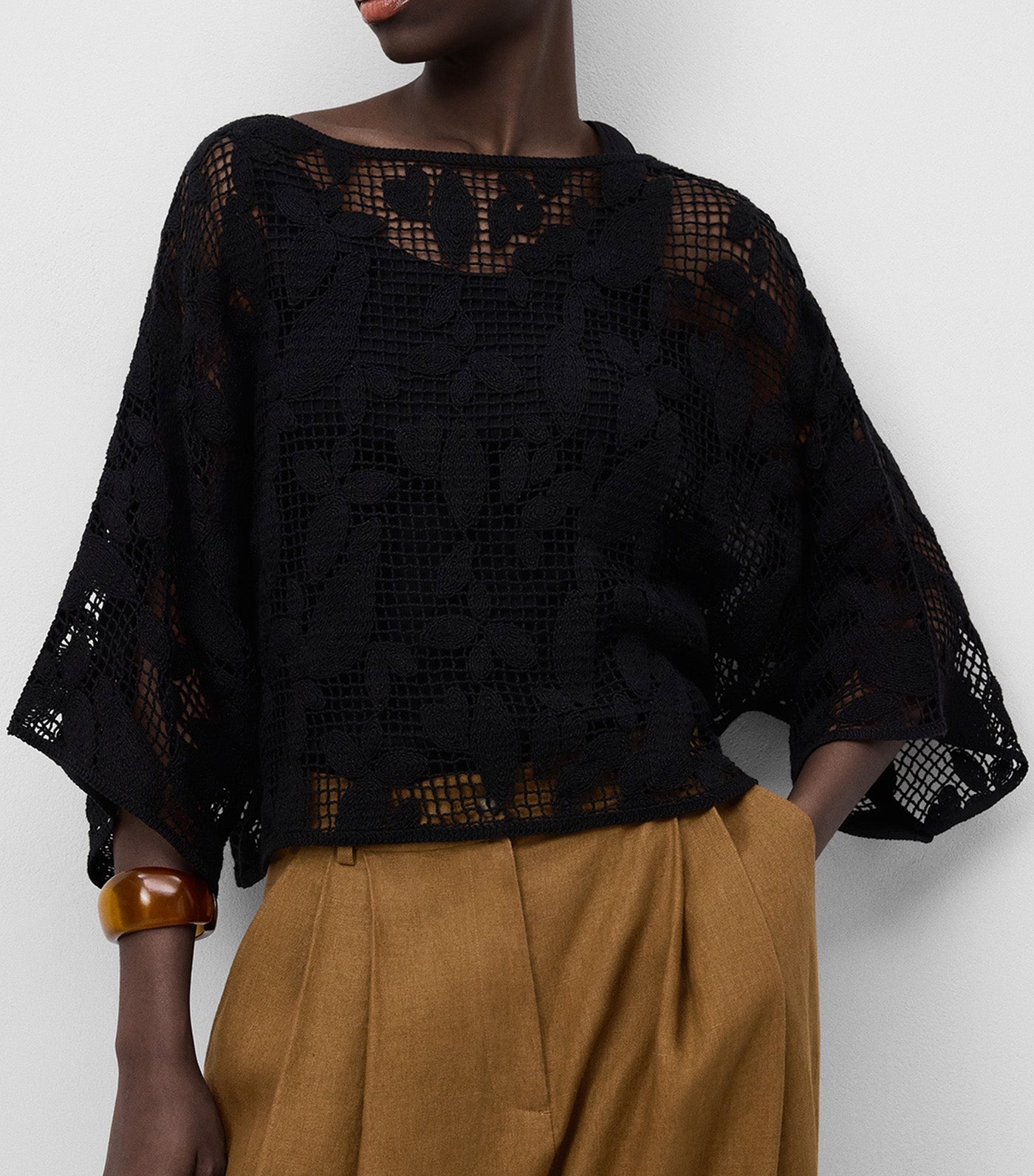 Lece-Knit Vest with Leaves Detail Black