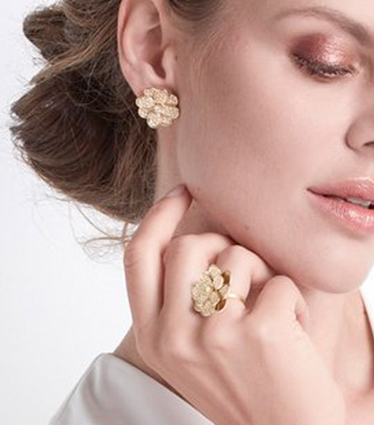 18K Yellow Gold Lunaria Flower Ring with Pavé Diamonds 0.87ct.