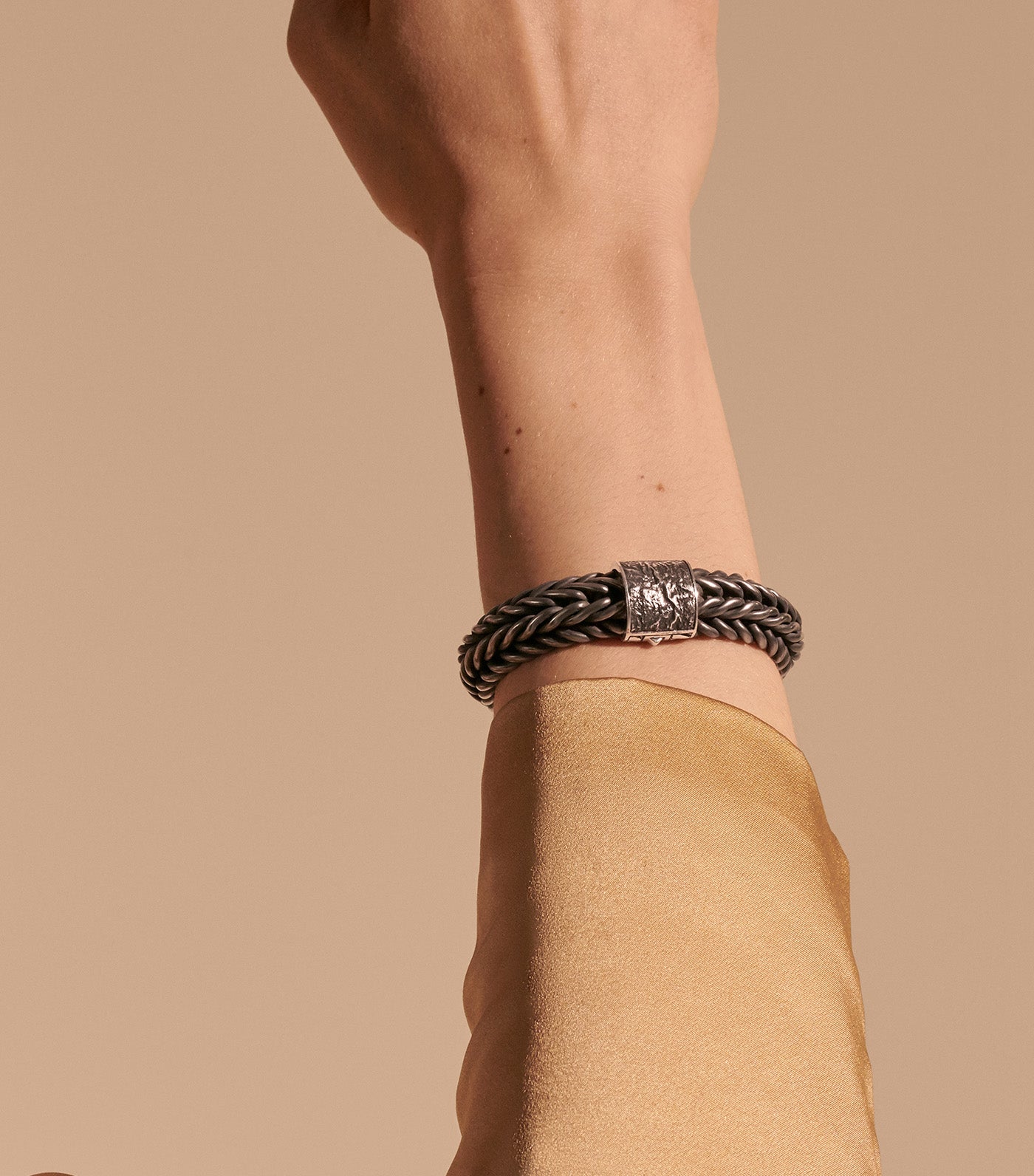 Kami Chain Reticulated Bracelet Matte Black Rhodium-Finish Sterling Silver