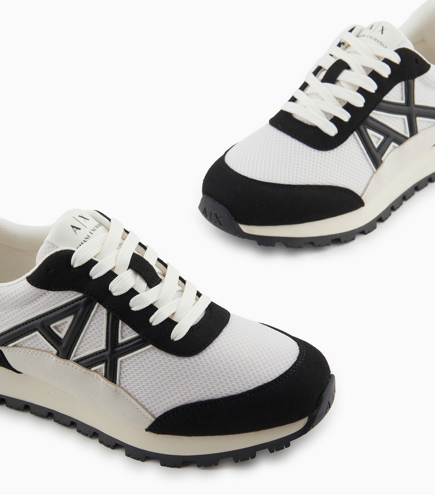Sneakers with Contrasting Logo Off White/Black