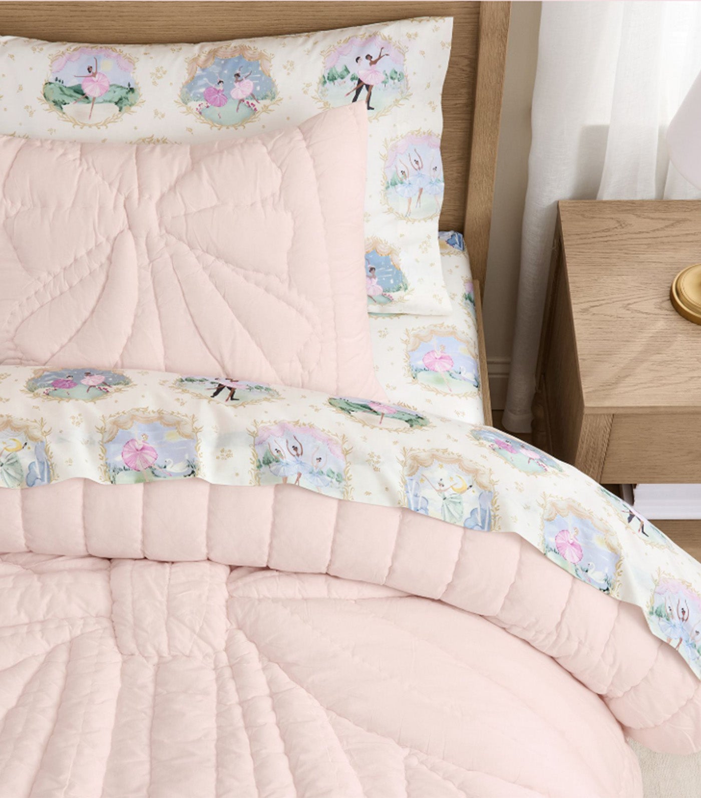 Eloise Bow Quilt & Shams